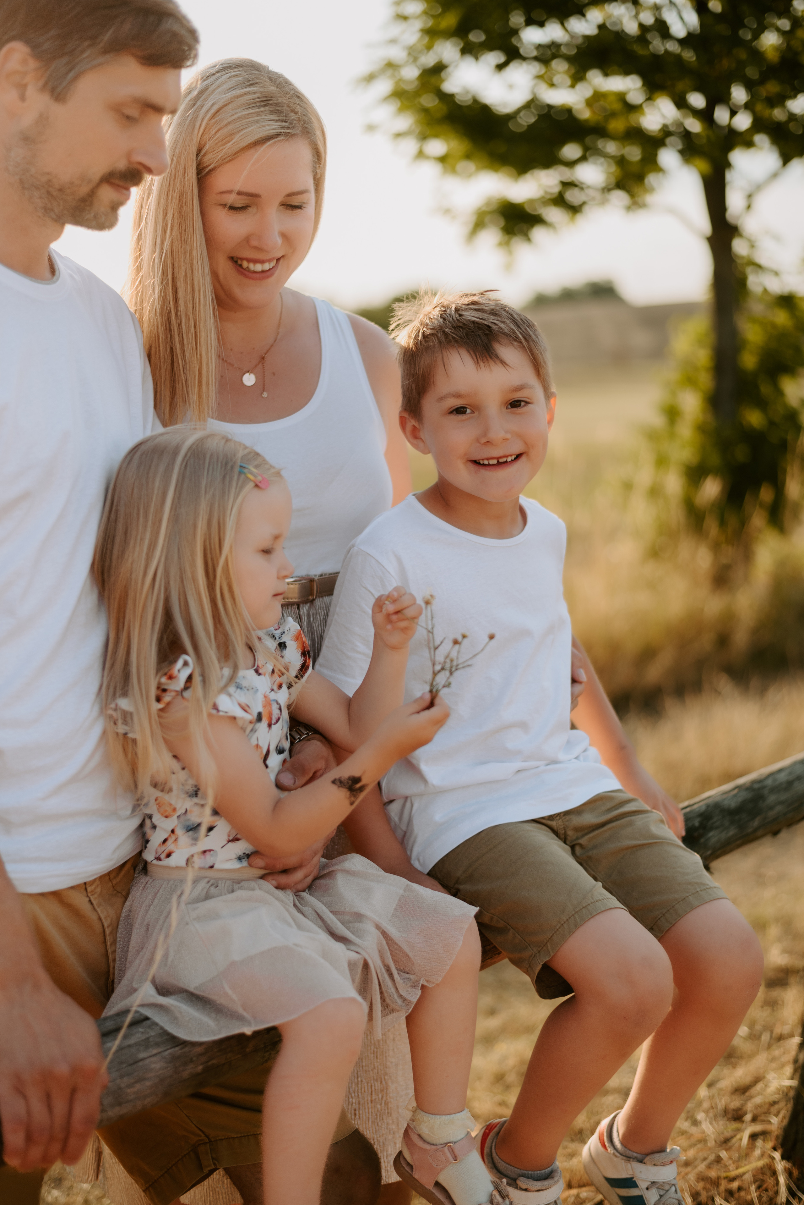 Lucka and family. Lifestyle, wedding and family photographer