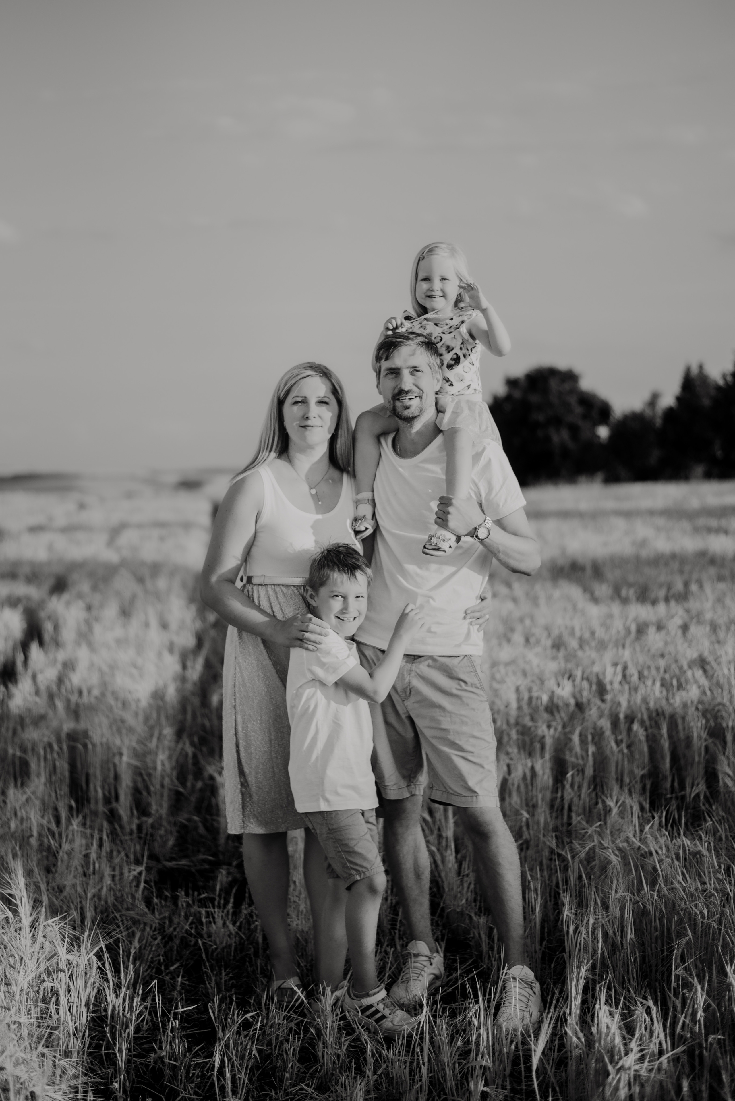 Lucka and family. Lifestyle, wedding and family photographer