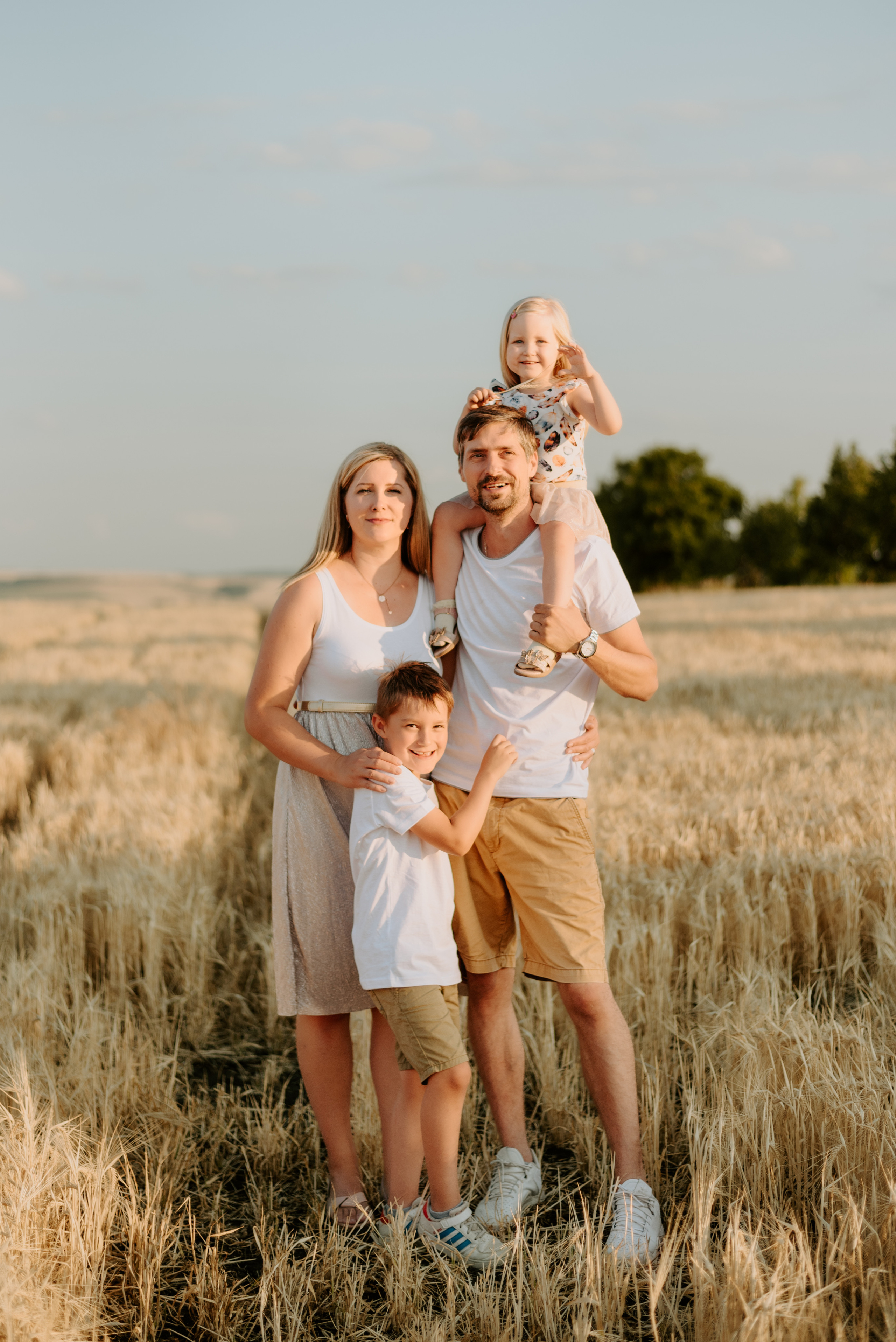 Lucka and family. Lifestyle, wedding and family photographer