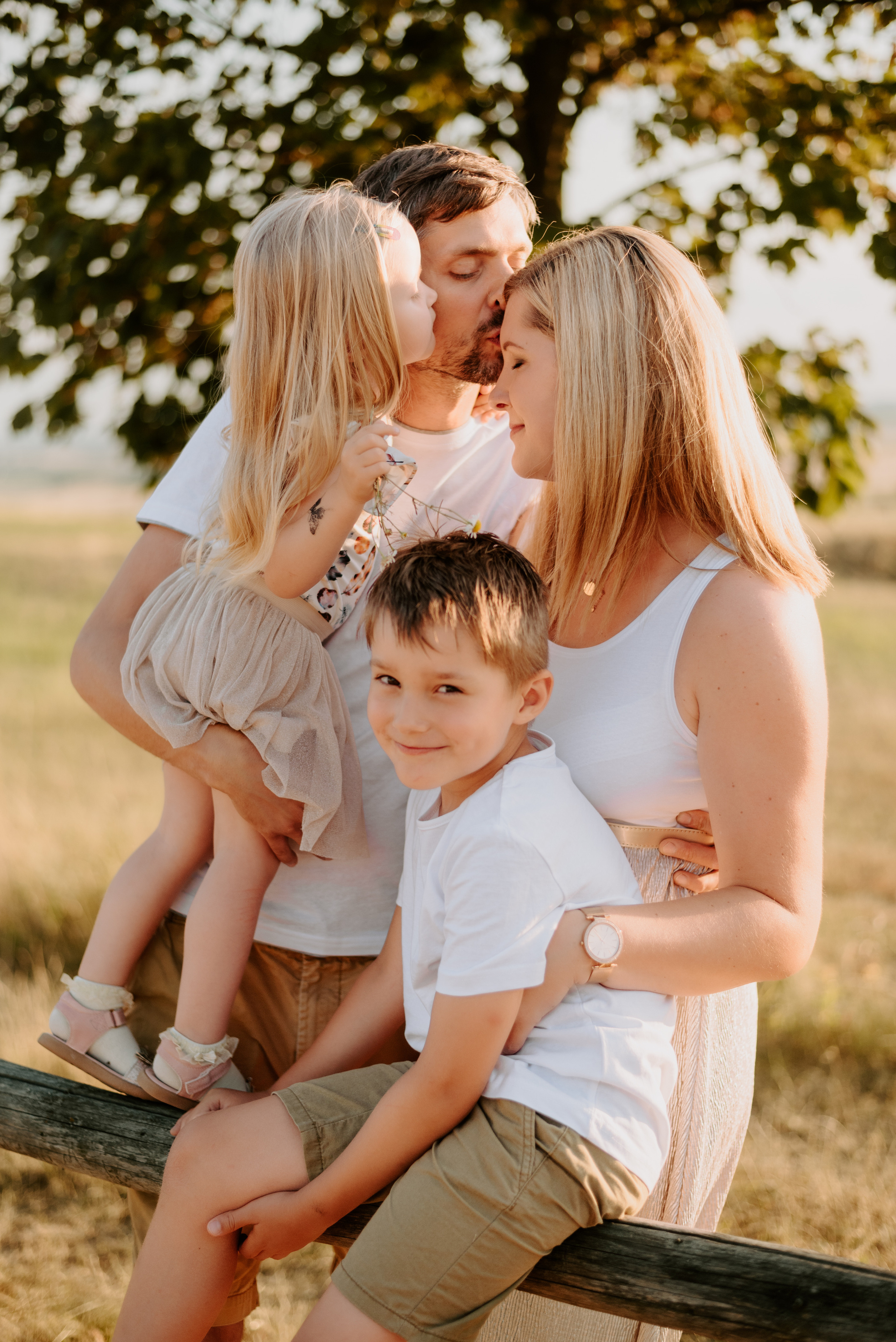 Lucka and family. Lifestyle, wedding and family photographer