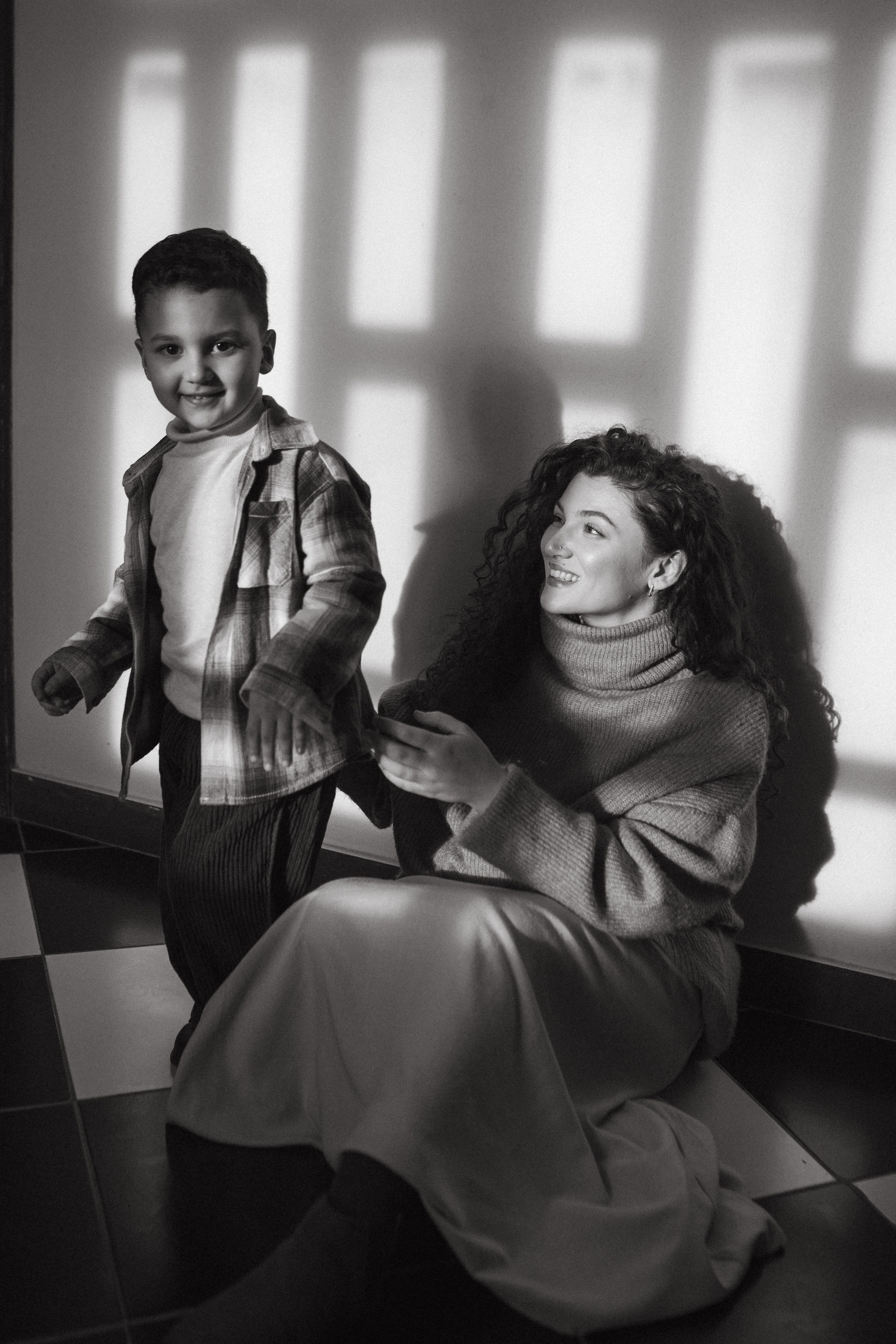 Lika and Anar. Family photographer in Saudi Arabia