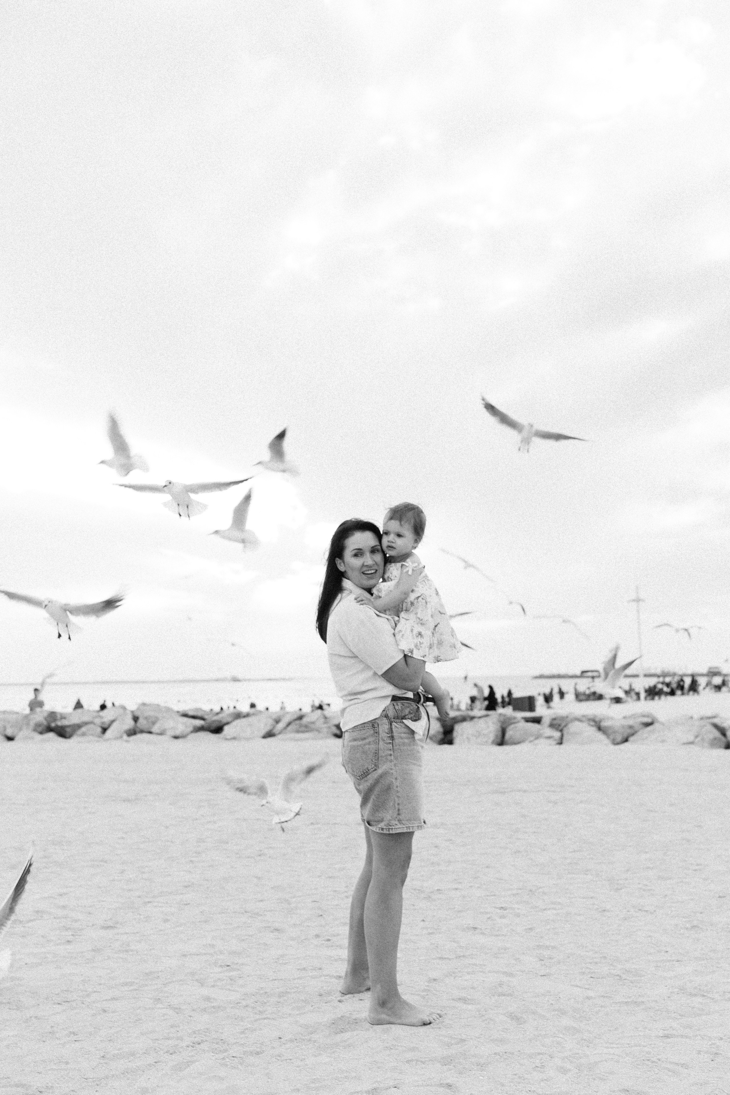 Seagulls and first birthday. Professional Photographer Abu Dhabi, Dubai — Yulia Ismoilova | 2025