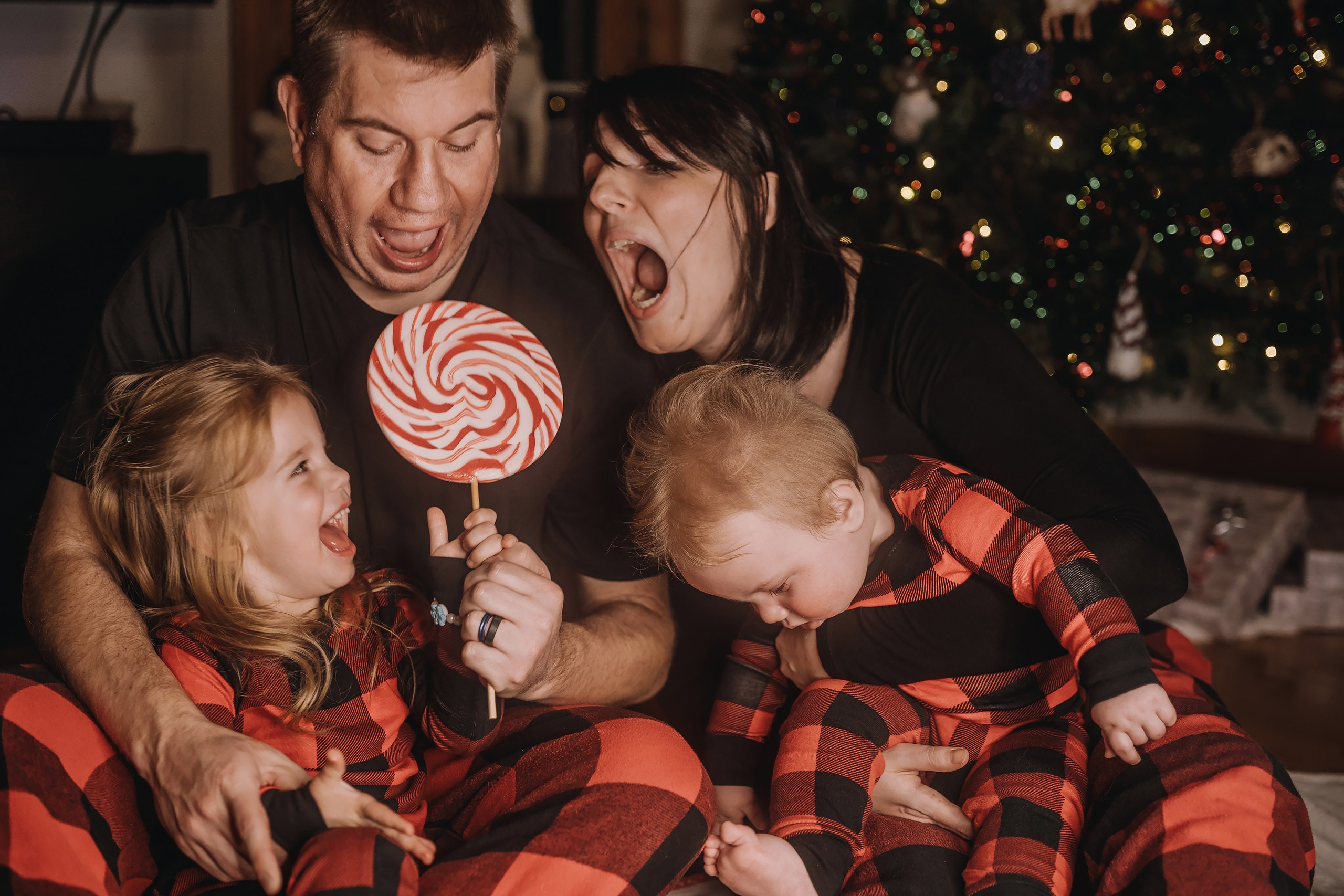 25.11.2023 Christmas Photoshoot 2. Wedding family event photographer in Chicago Nick Yushevich