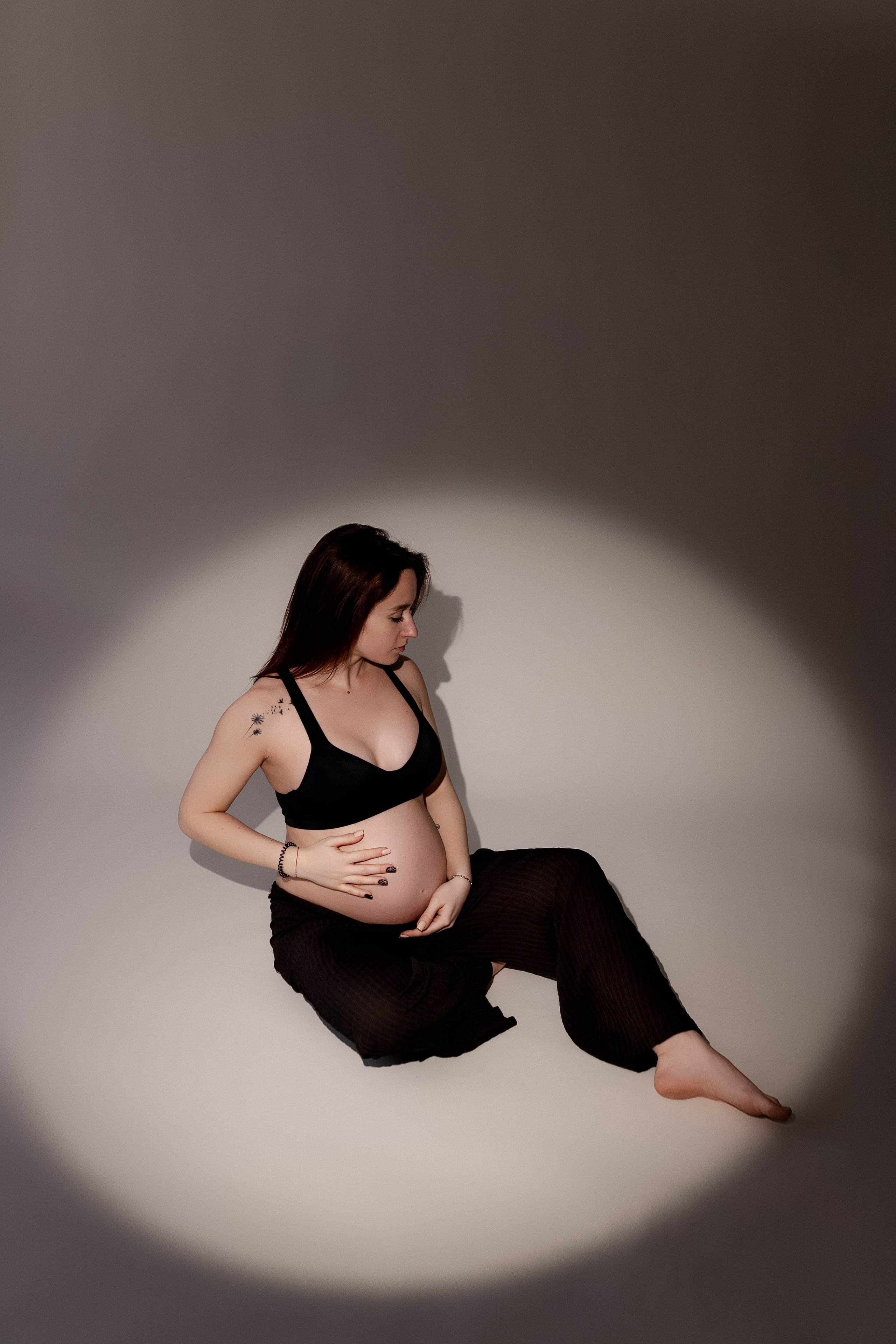 Laukimo (nėščiosios) fotosesija Marijampolėje, fotostudijoje