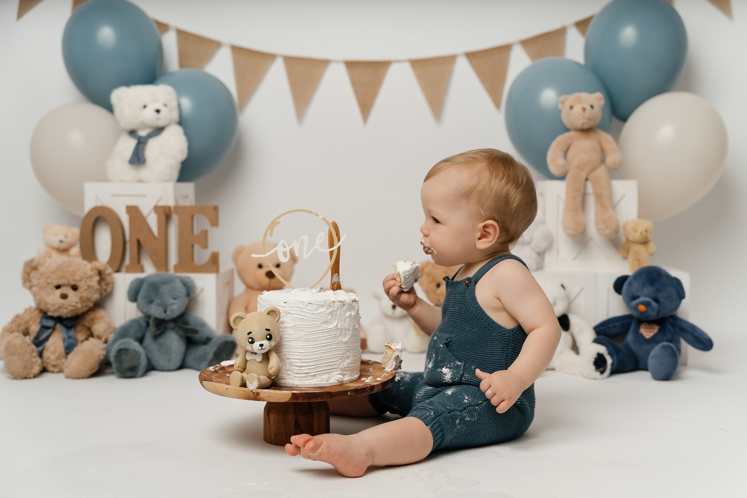 First birthday cake smash session. Newborn and family photographer. Hills District. Sydney