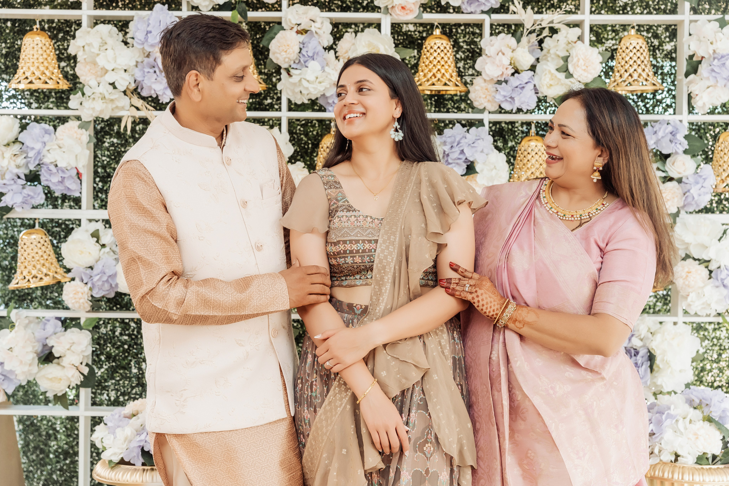 Darshil & Shailja. Wedding Photographer & Cinematographer studios