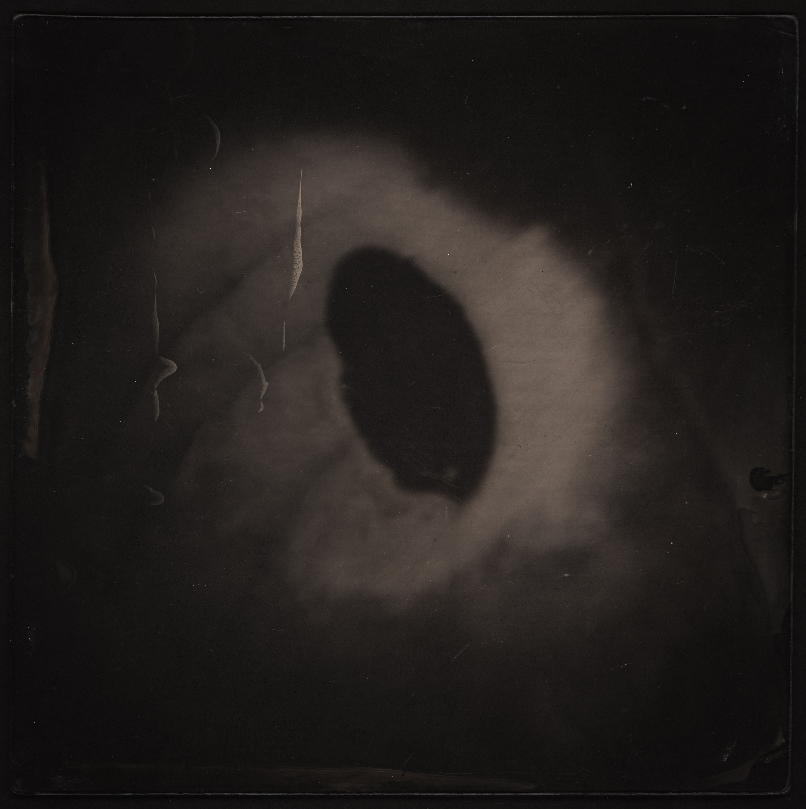 APPARITIONE. Adriano Escanhuela — Experimental