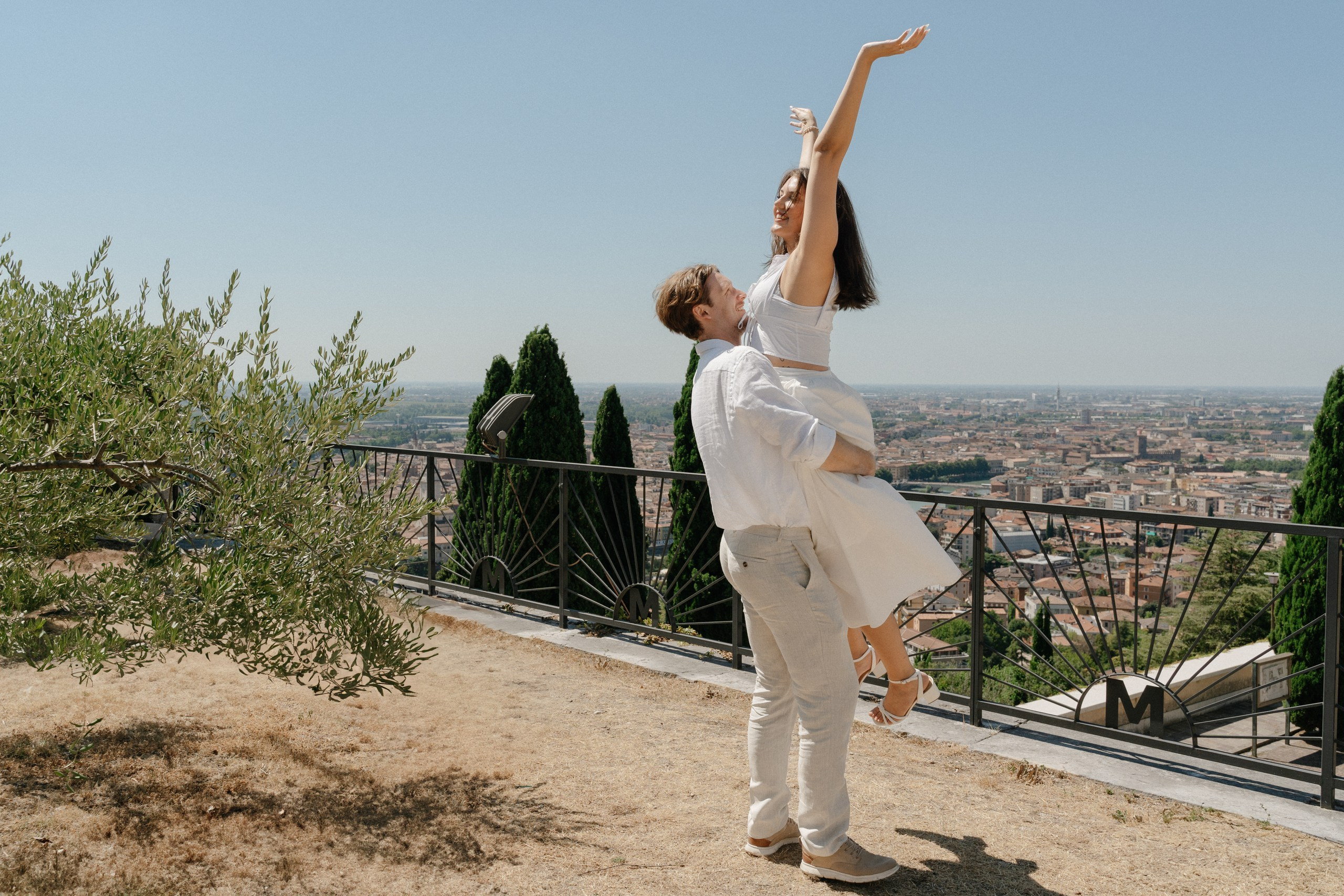 Surprise marriage proposal in Verona with unforgettable panoramic scenery and authentic emotions.