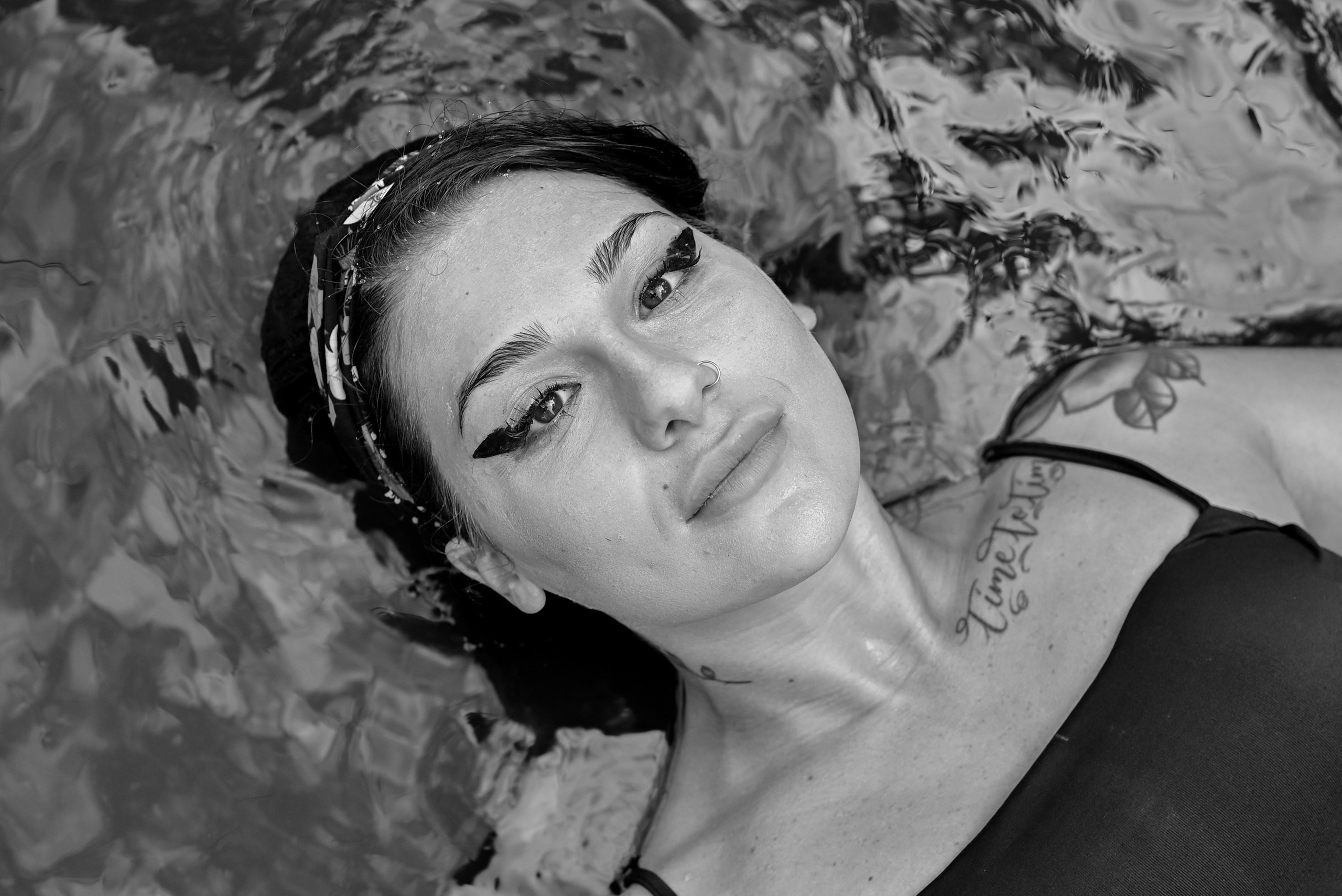 Scatti per far andare l’acqua di traverso all’ex