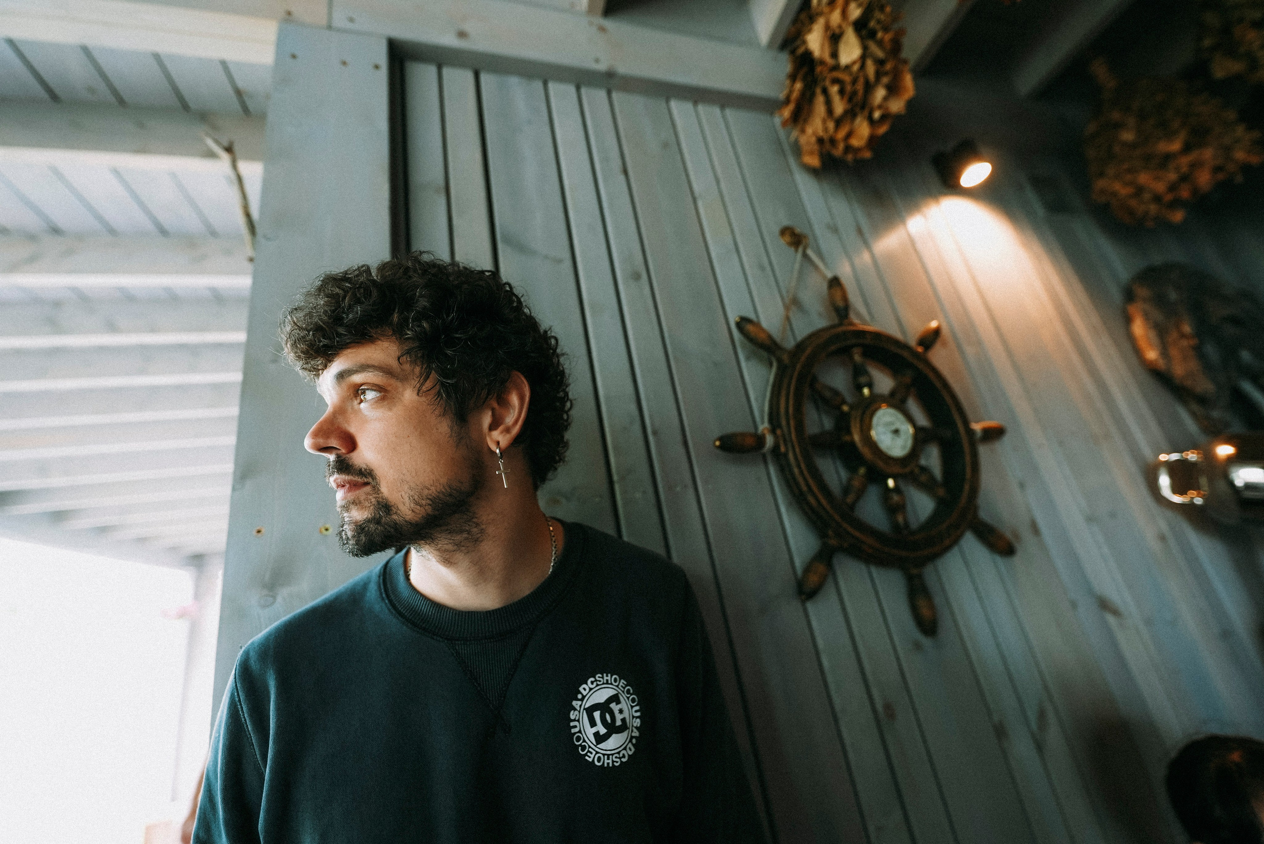 2025. Стрит-фотография, полная абсурда, идиотизма и красоты