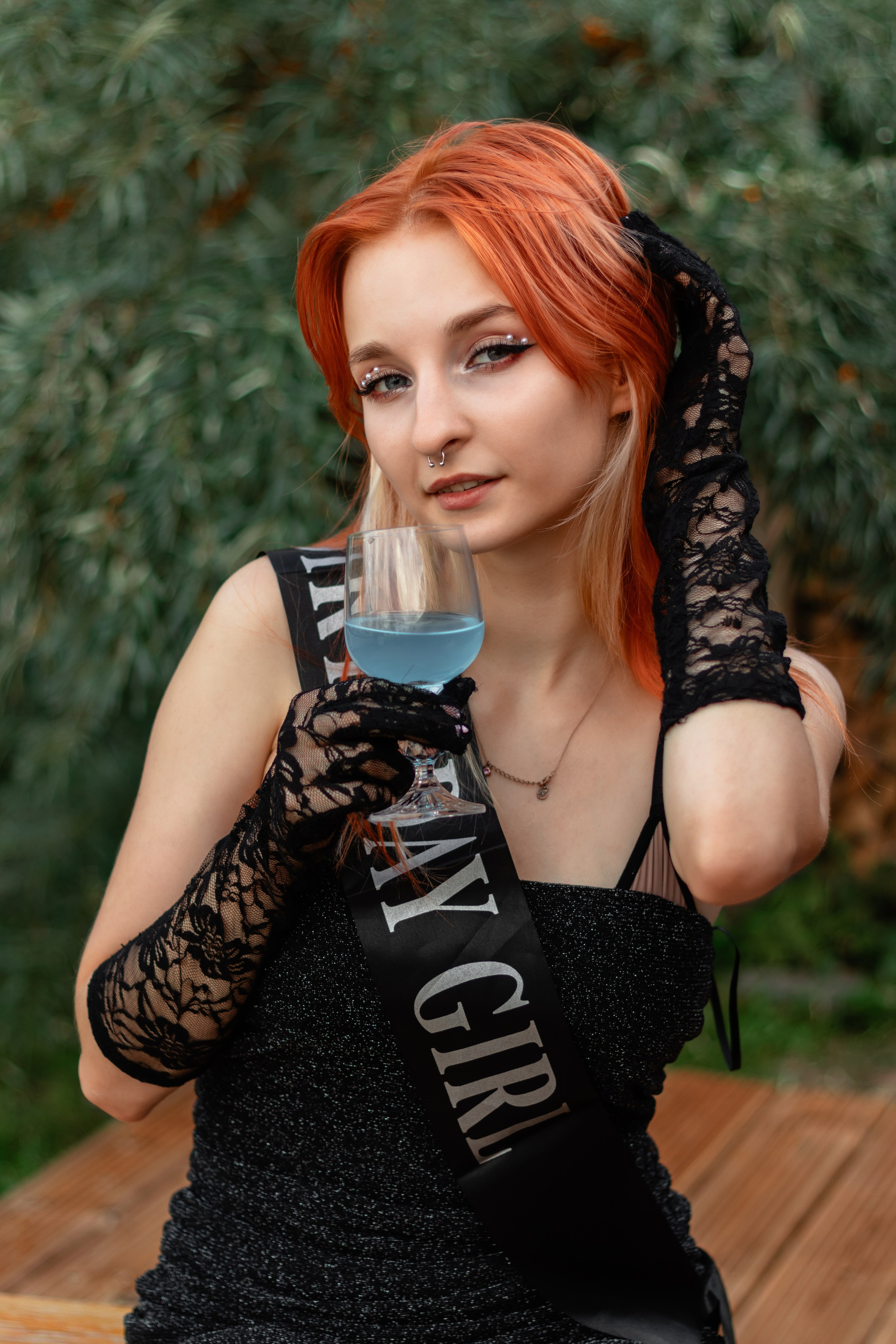 Фотосессия на день рождения с бокалом 