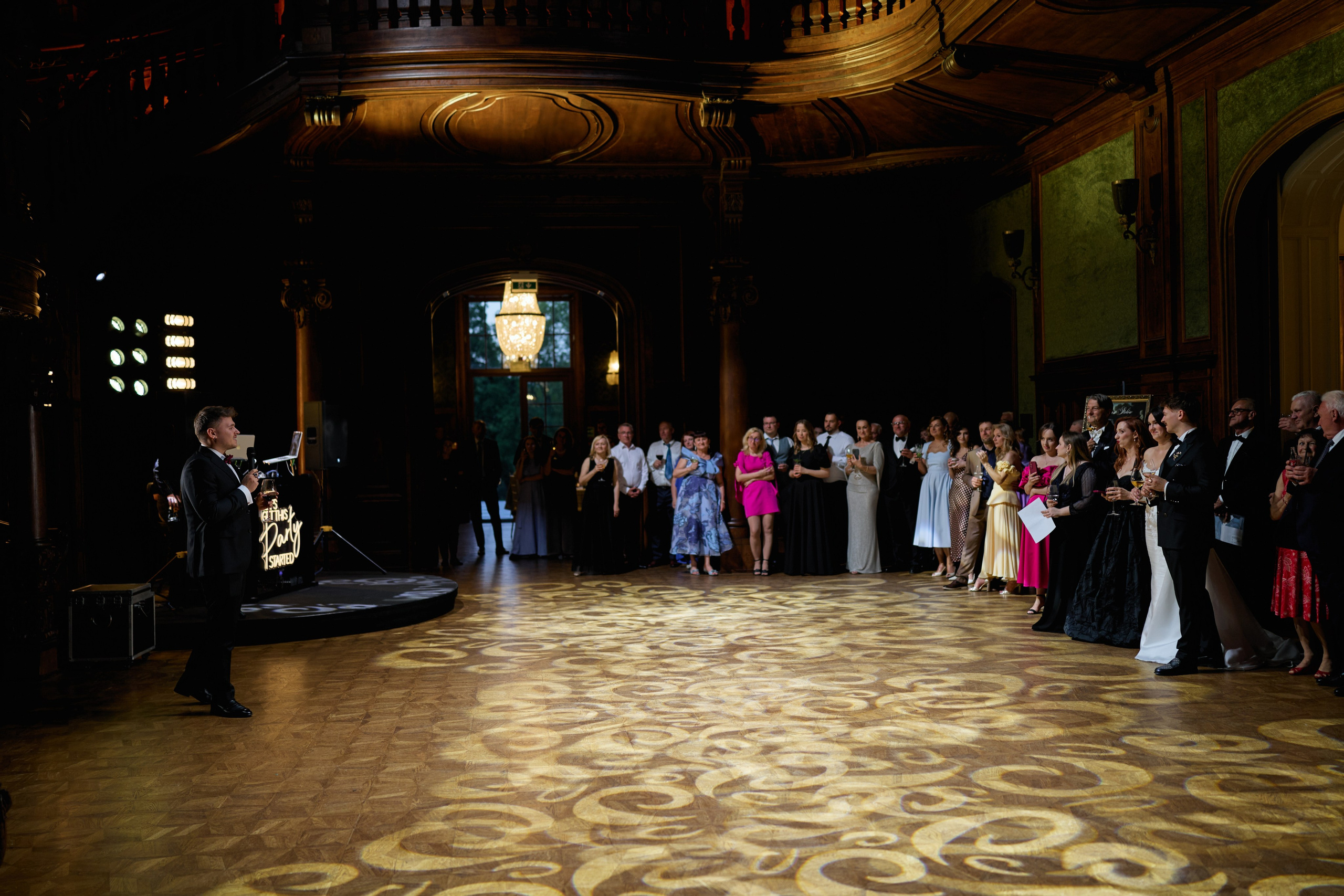 Wiktoria & Kacper. Pałac Goetz. Fotograf ślubny i rodzinny w Krakowie Yana Klymova