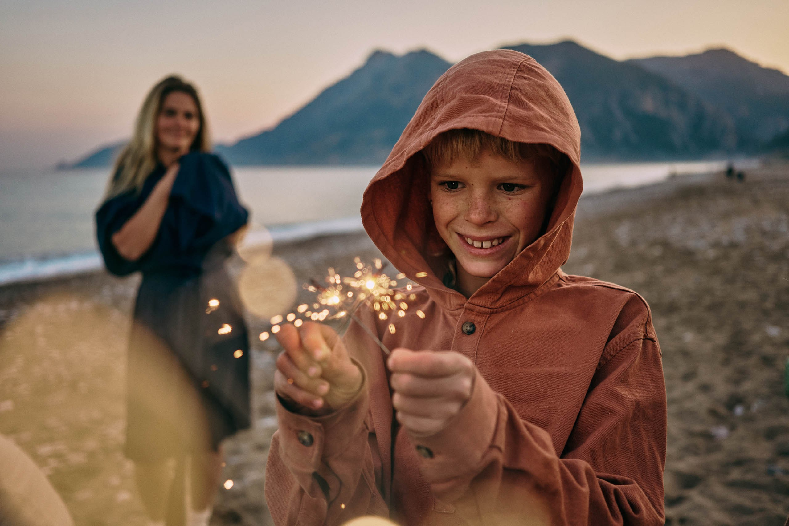 Holiday Beach Family Session in San Francisco & Pacifica — Candid Lifestyle Photography for a Family of Six. Bay Area Life | Event, Wedding & Commercial Photography Agency