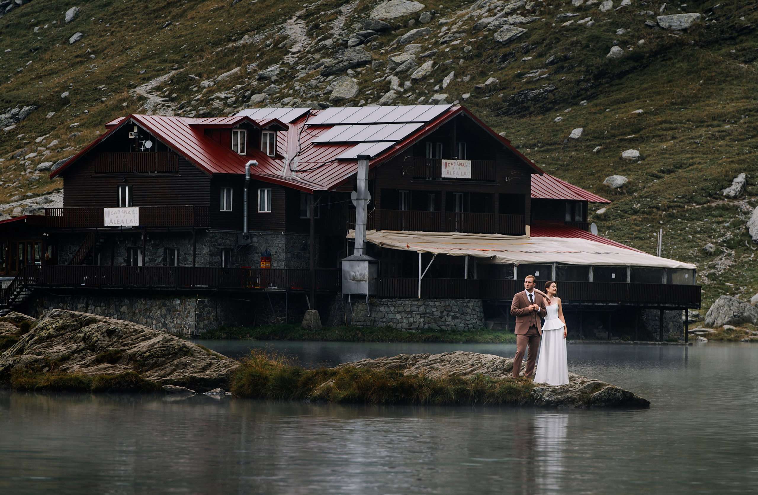 Lacul Bâlea, România. Victoria & Grigorie. Wedding photographer from Moldova Alexey Chipchiu