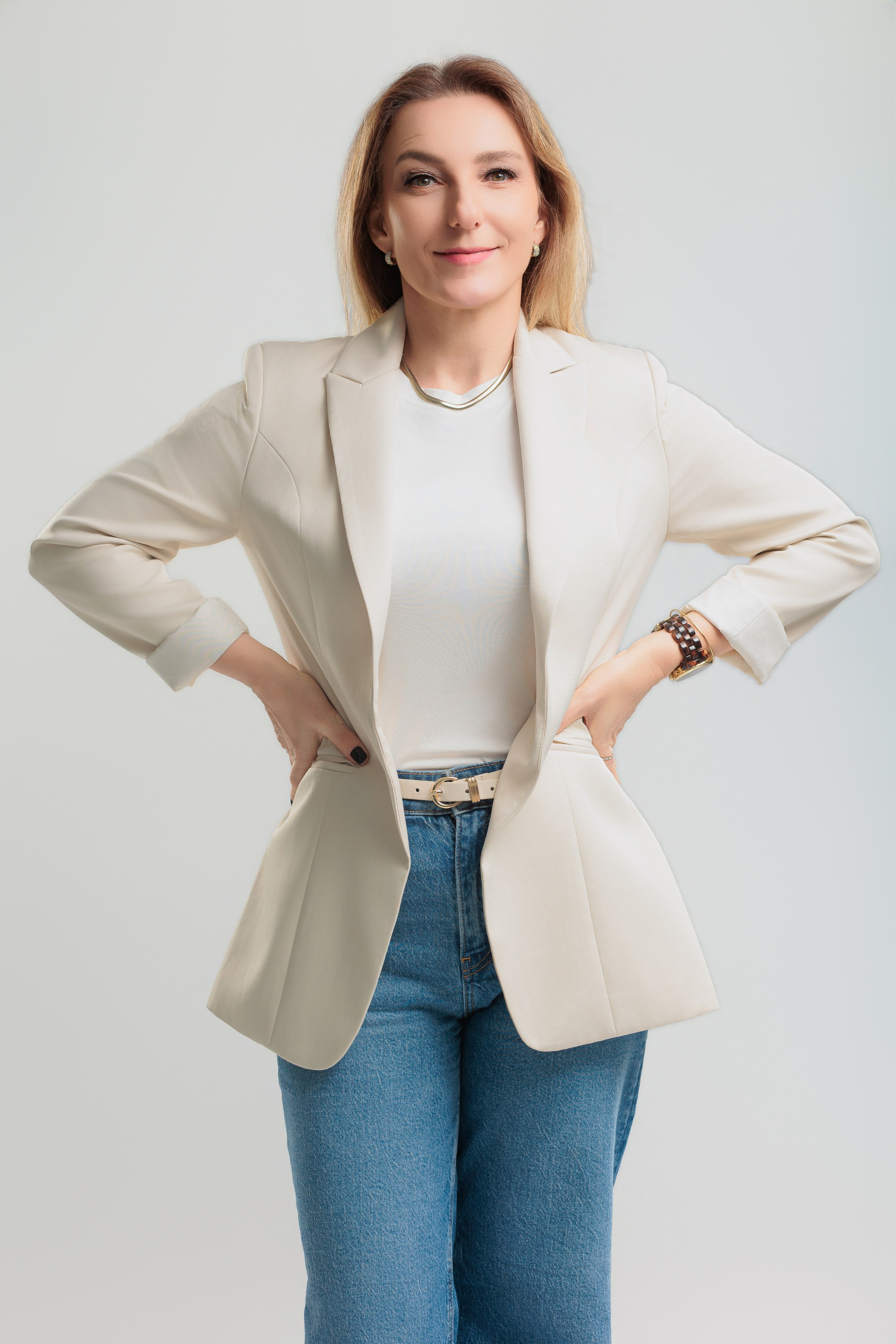 Retrato profissional feminino para LinkedIn em Indaial Timbó e Blumenau