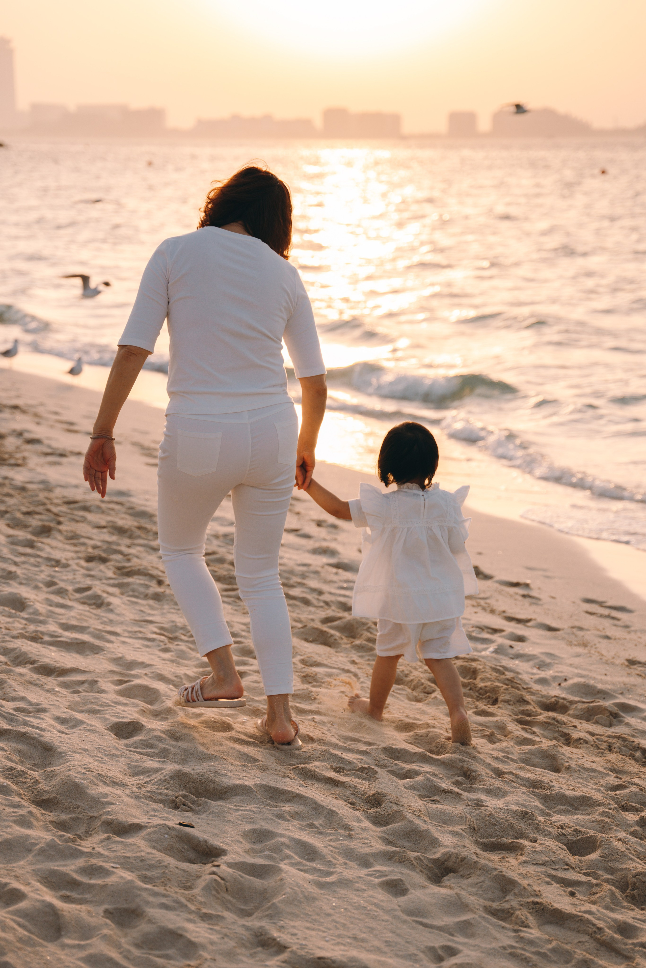Wavy beach day. Angela Iakovleva — Family Photographer in Dubai