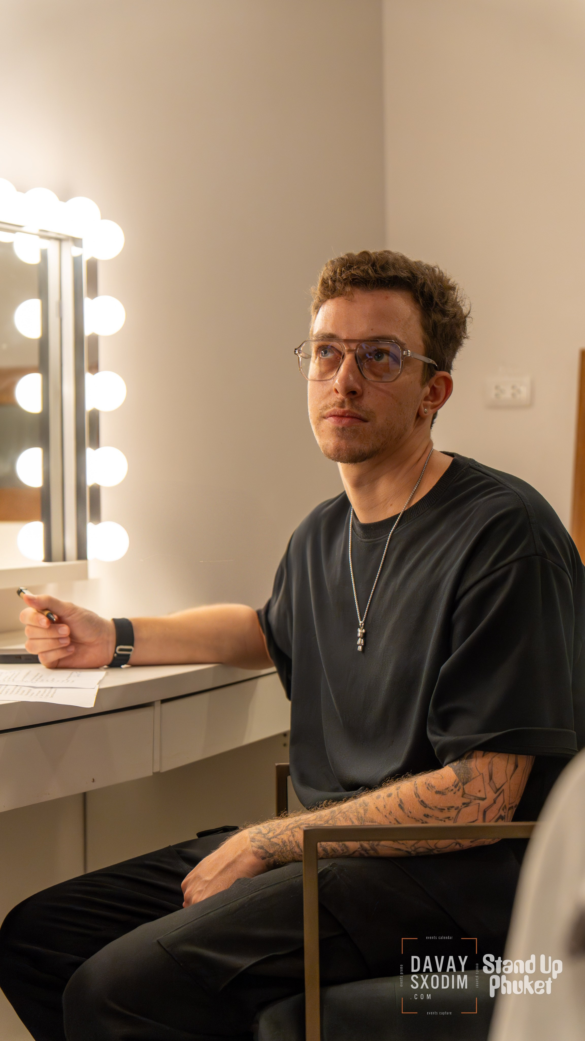 Standup Влада Лапина | Фоторепортаж | Афиша | DAVAYSXODIM.com PHUKET. АФИША|ФОТОРЕПОРТАЖИ|ИВЕНТЫ|ПХУКЕТ