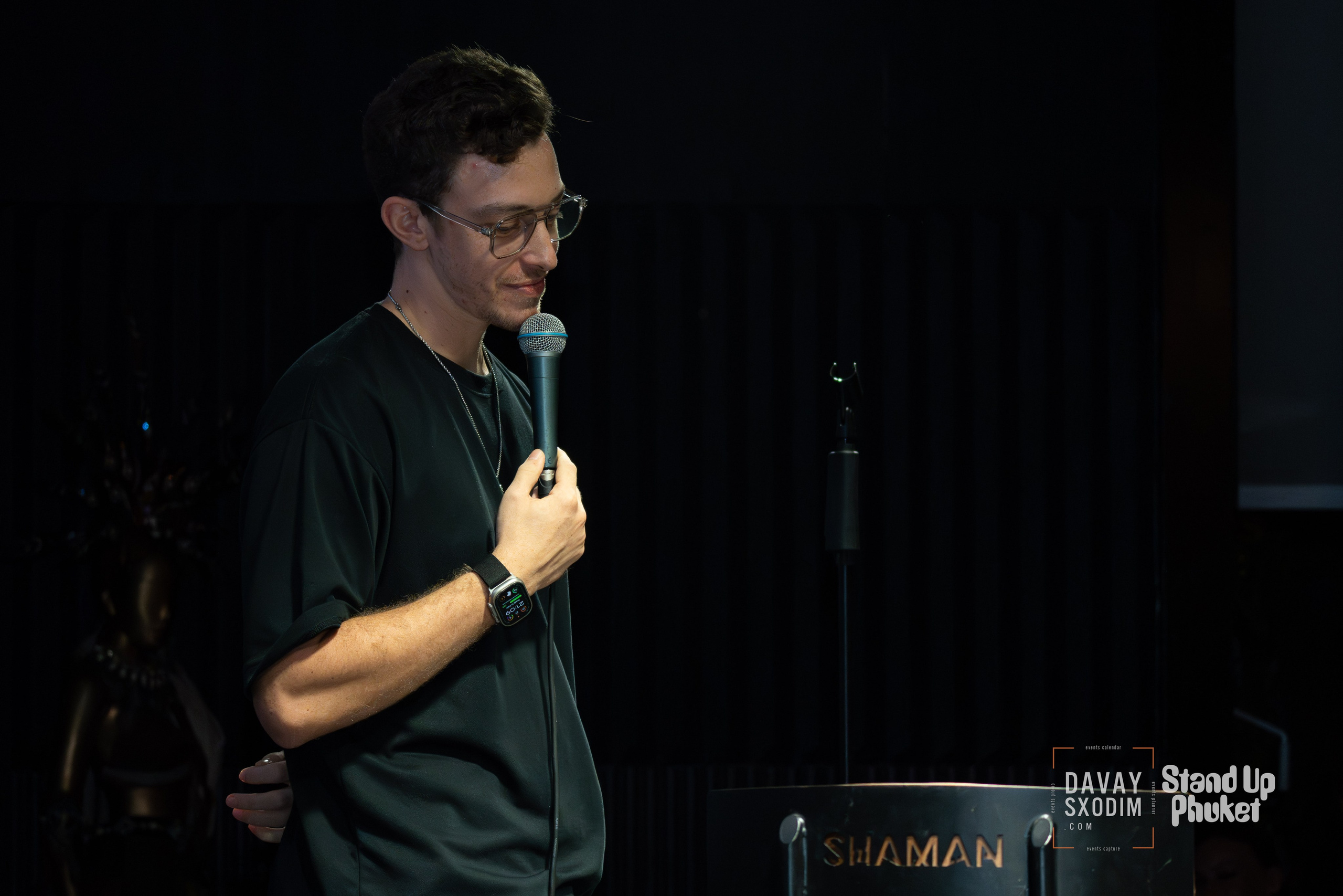 Standup Влада Лапина | Фоторепортаж | Афиша | DAVAYSXODIM.com PHUKET. АФИША|ФОТОРЕПОРТАЖИ|ИВЕНТЫ|ПХУКЕТ