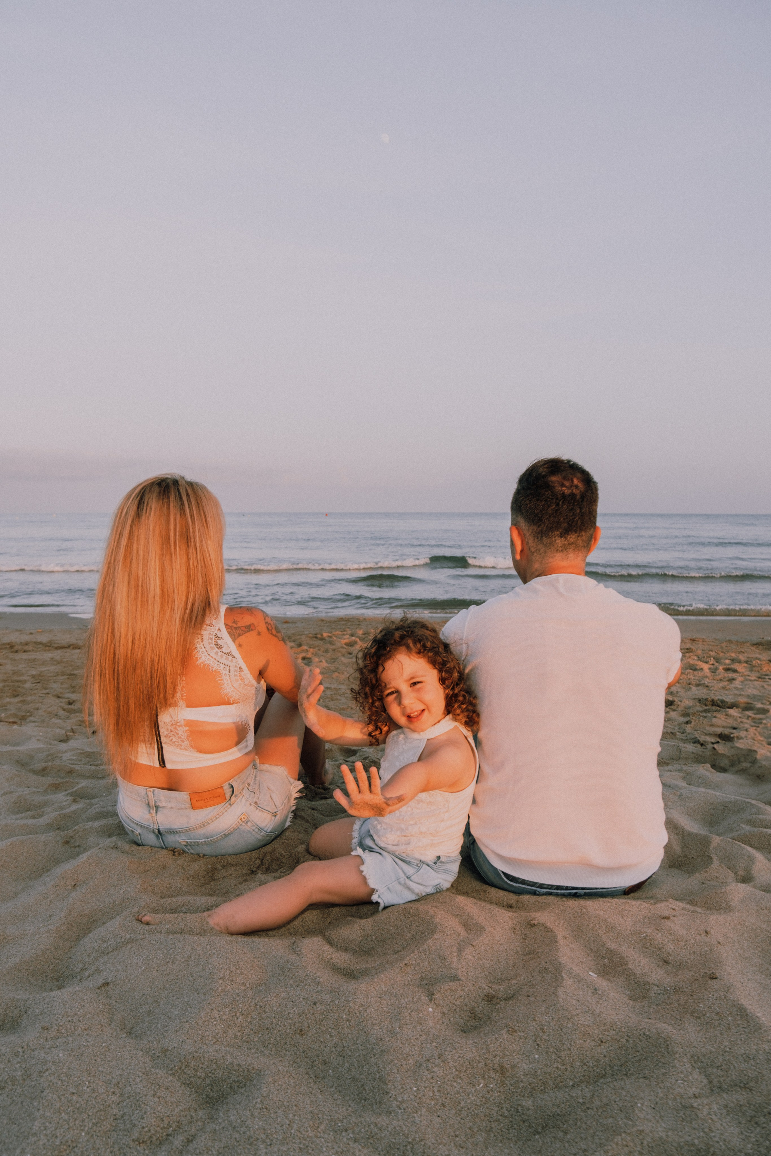 Sesión familiar en la playa. Fotografía profesional en Calafell - Elena Medvedeva