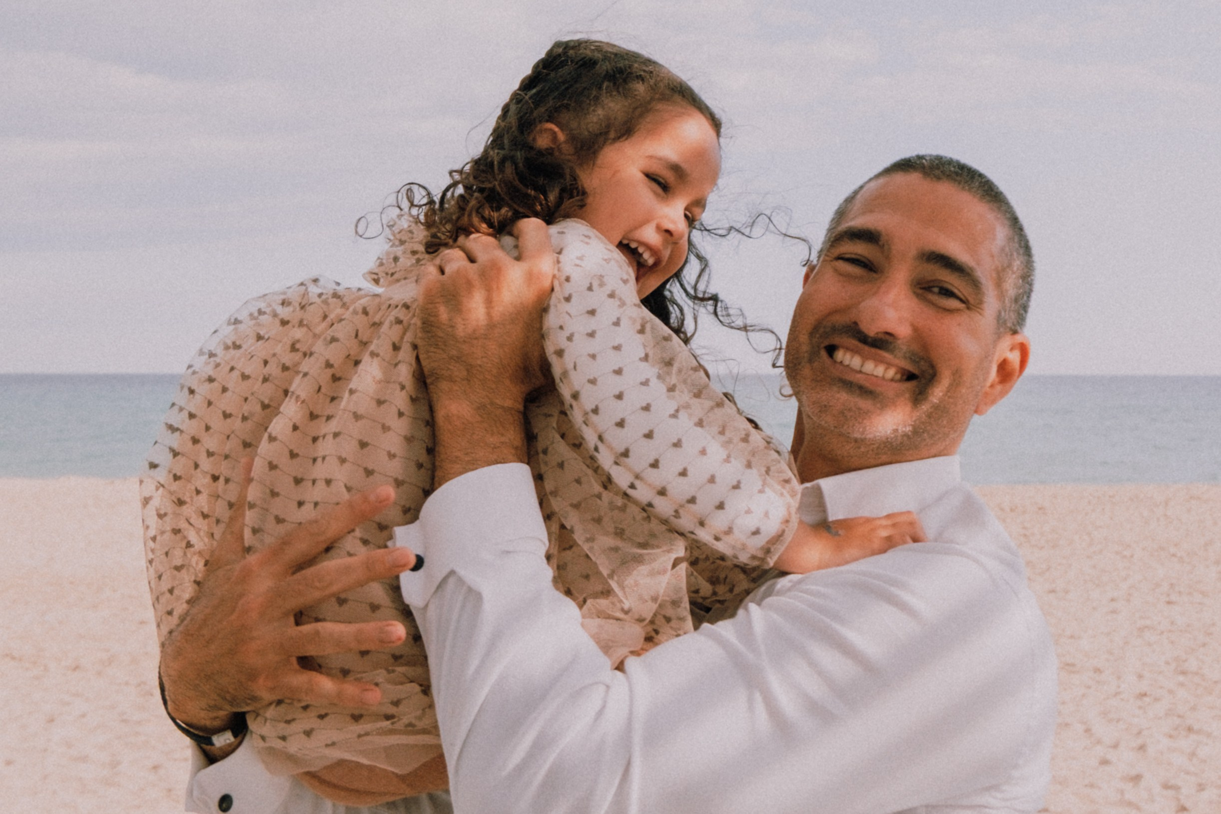 Sesión familiar en la playa. Fotografía profesional en Calafell - Elena Medvedeva