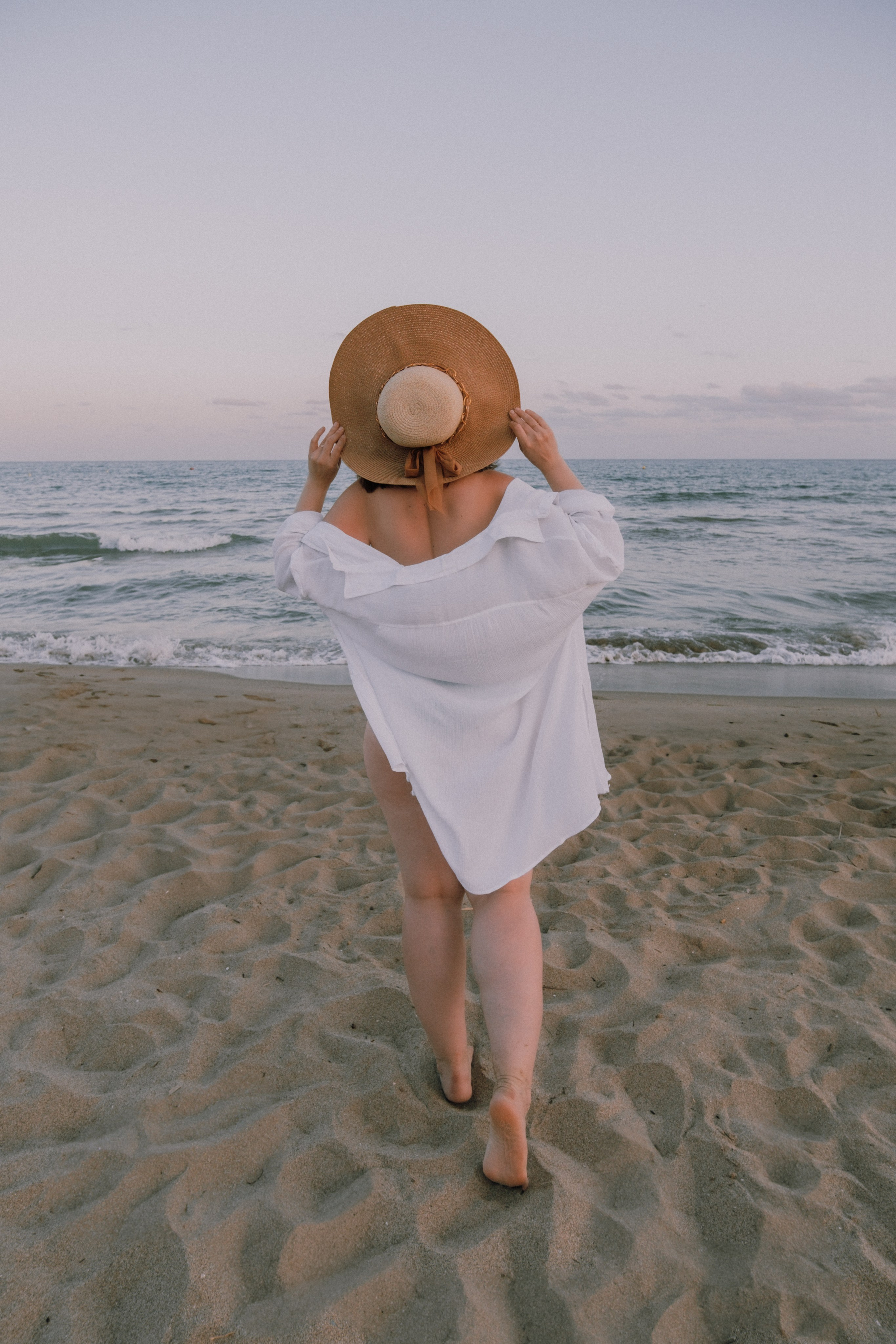 Sesión de amigas en la playa. Fotografía profesional en Calafell - Elena Medvedeva