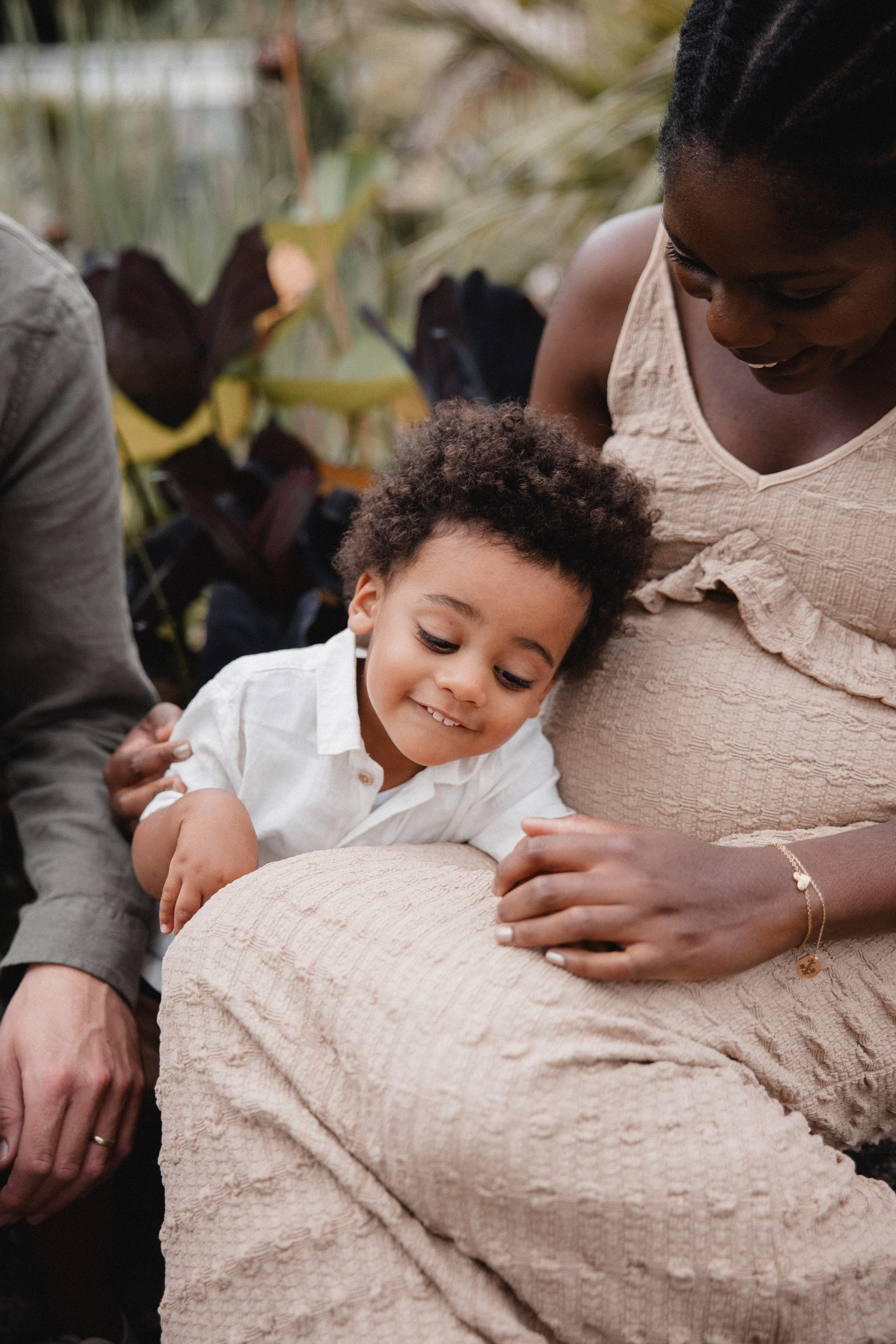 Babybauch Shooting im Botanischen Garten Bochum | Reiche Fotografie. Hochzeitsfotografin Bochum | Halyna Reiche Fotografie NRW