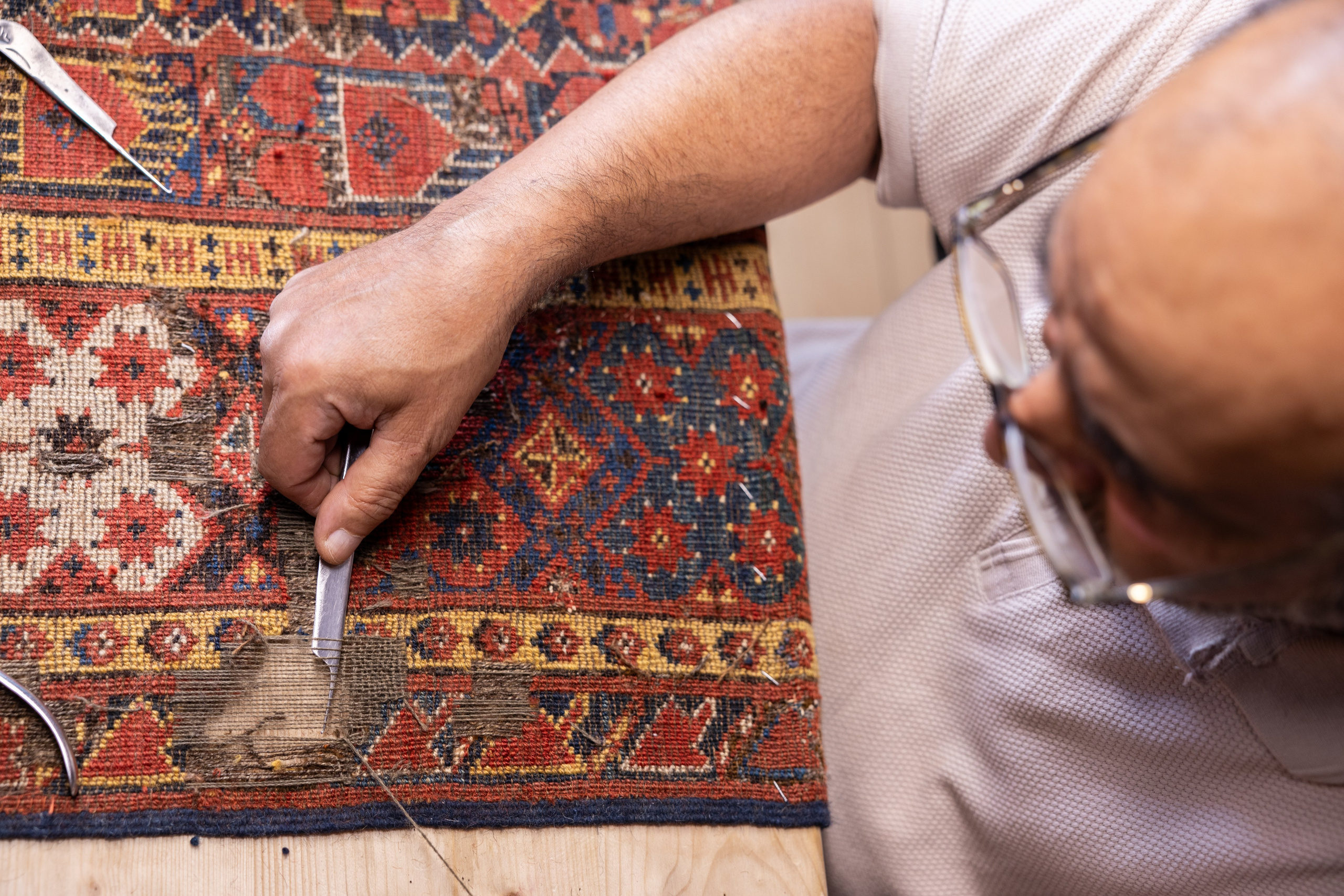 Teppichrestaurator, Salzburg, 2024. Guzel Kolobova| Fotografin| Salzburg