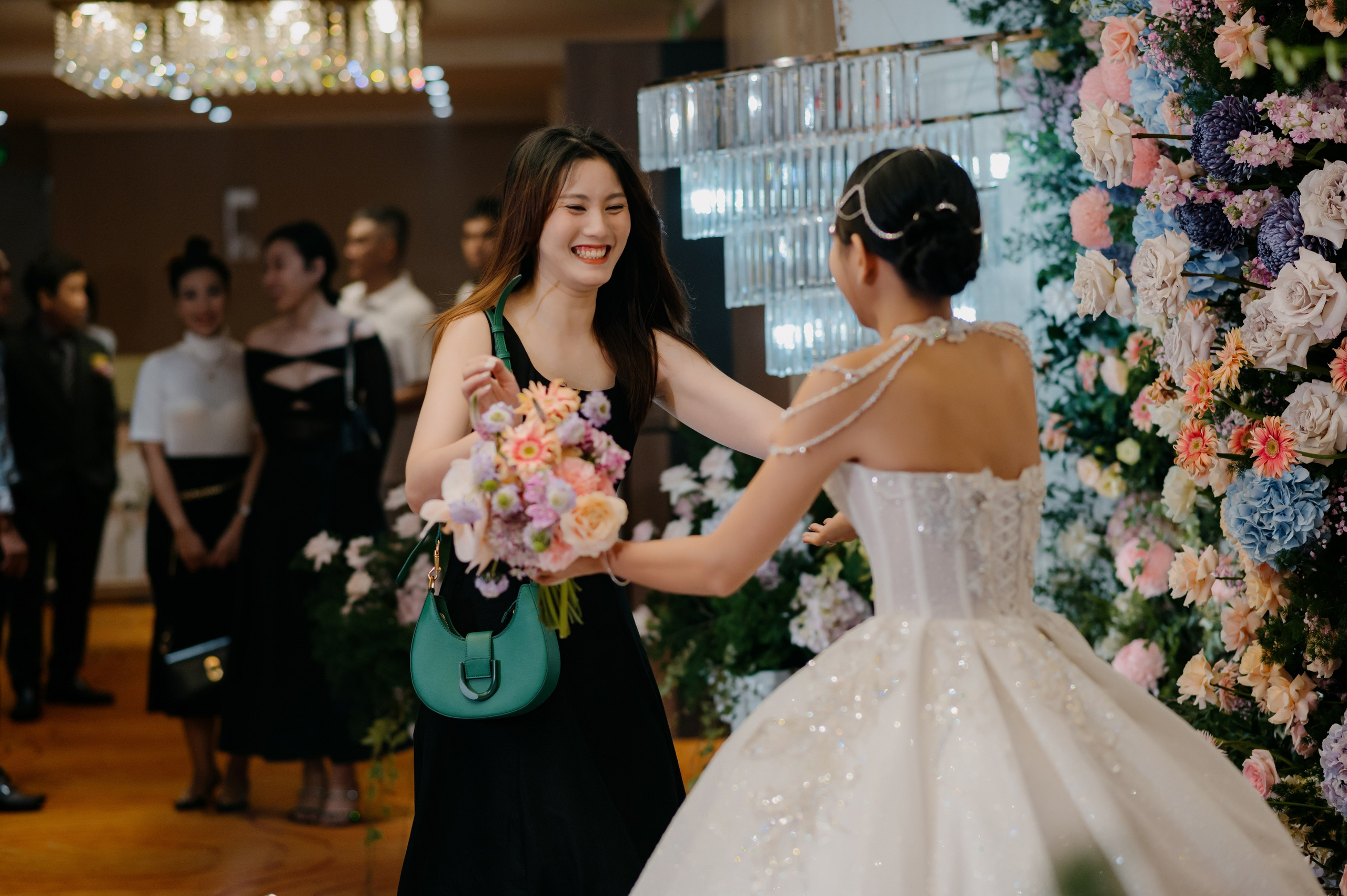 KHANG & QUYEN / Lavela Hotel. Saigon Wedding Present | Art Beyond Moments