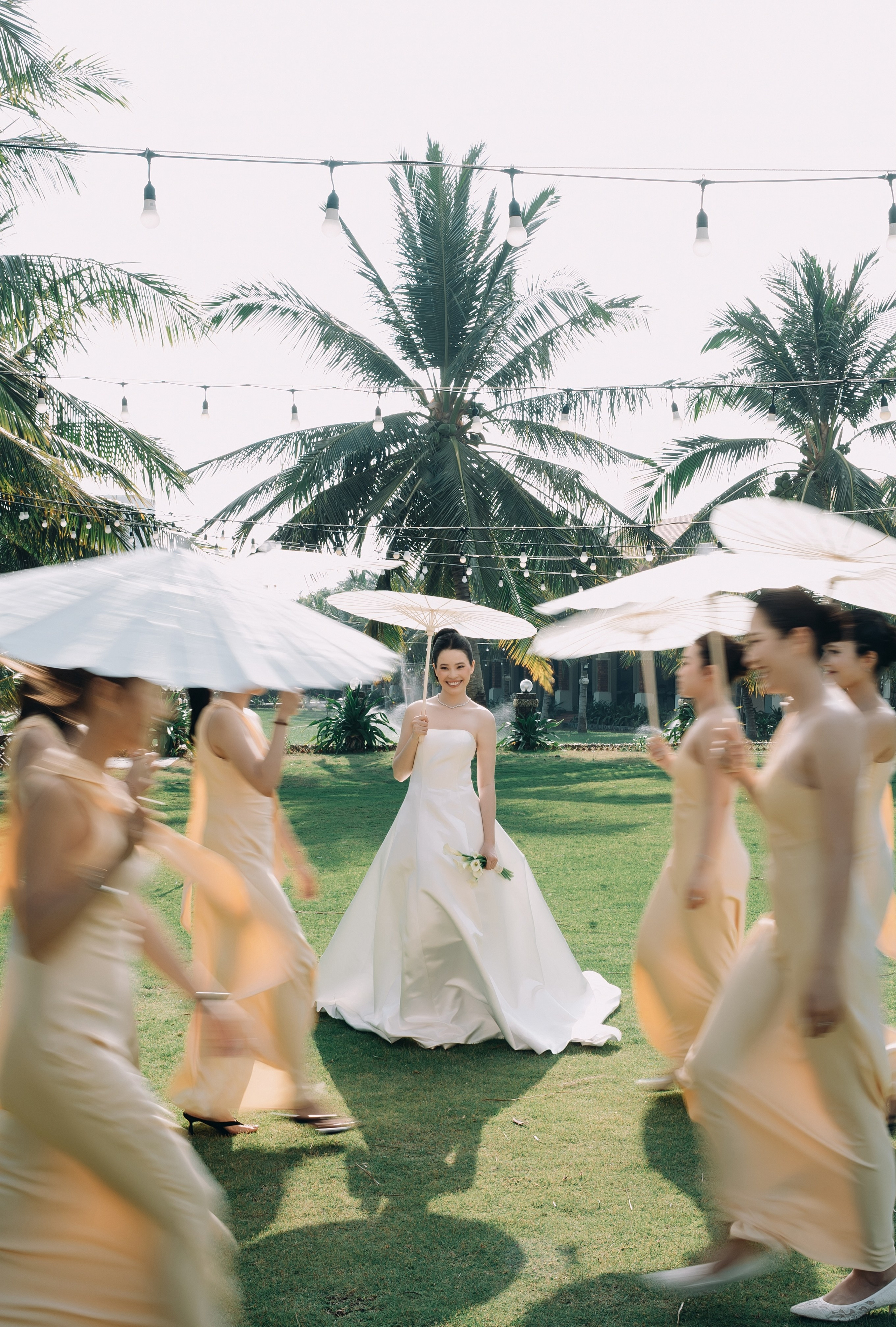DIEU & THINH/Destination Wedding. Nhiếp ảnh gia đám cưới hàng đầu tại Thành Phố Hồ Chí Minh