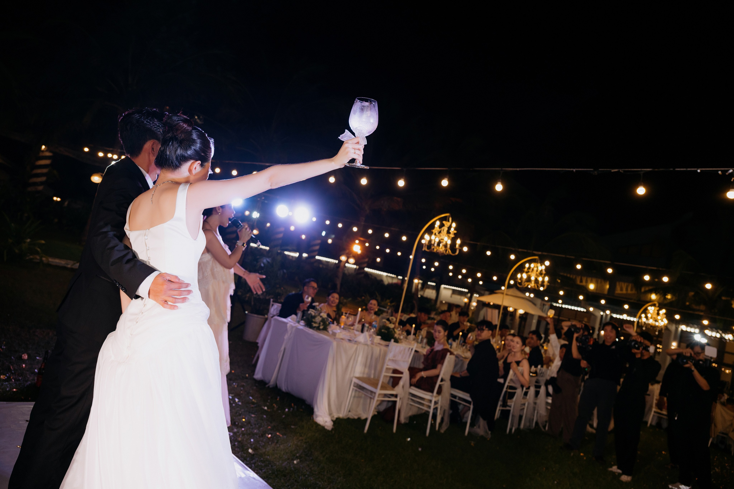 DIEU & THINH/Destination Wedding. Nhiếp ảnh gia đám cưới hàng đầu tại Thành Phố Hồ Chí Minh