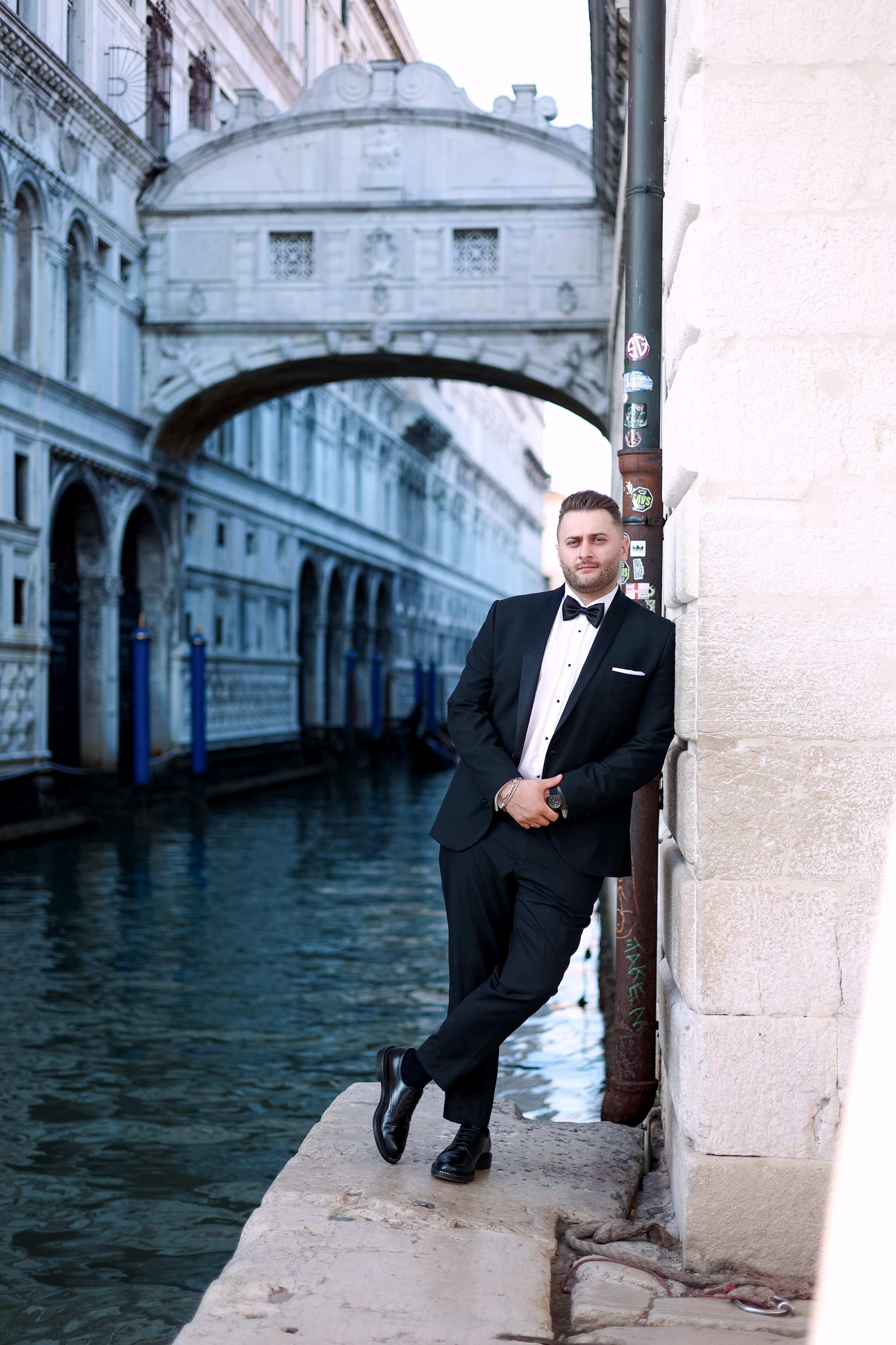 groom standing on a picturesque Venice spot