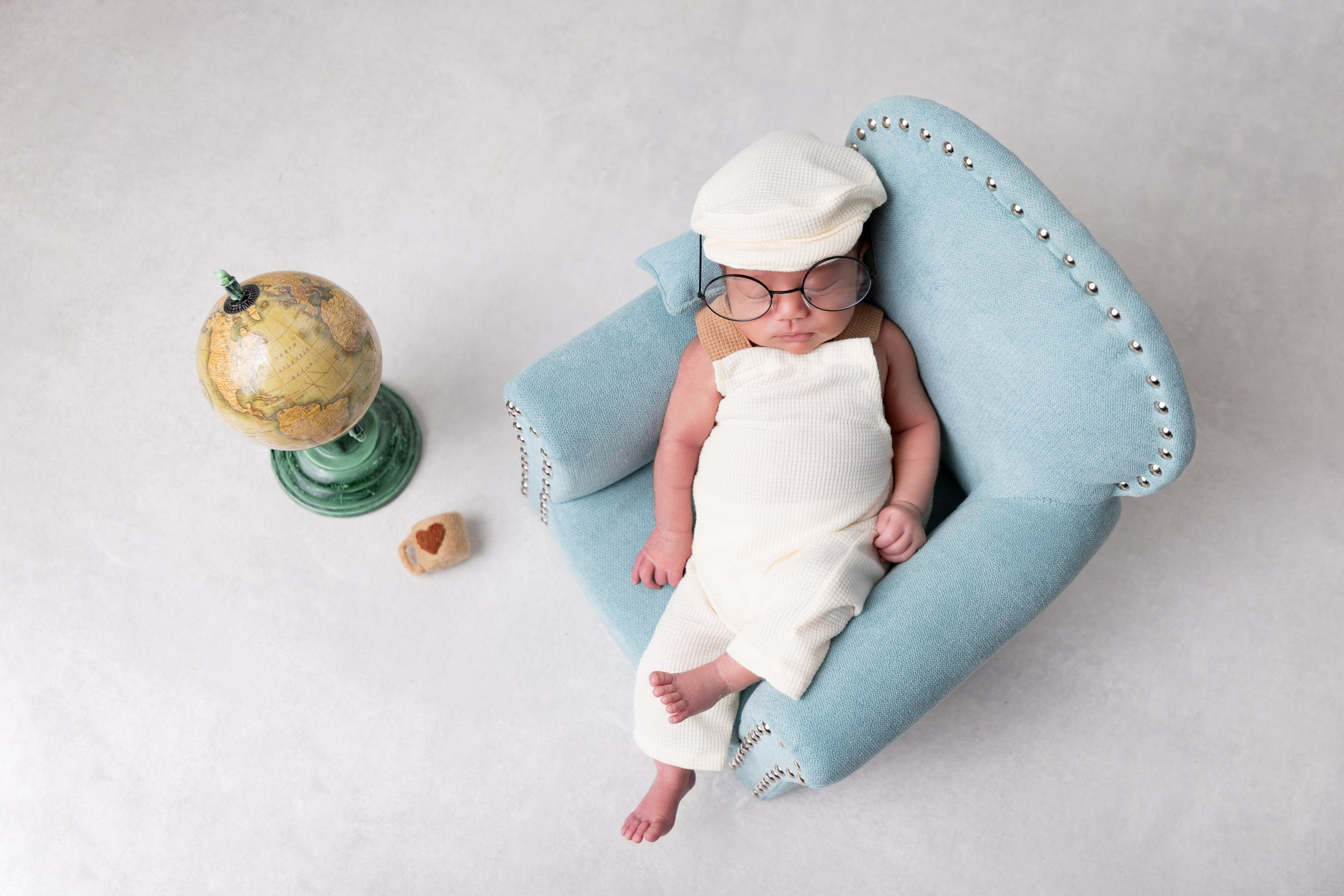 Dante Newborn Photoshoot. Professional family, maternity & newborn photographer in North Charleston, SC, creating timeless portraits