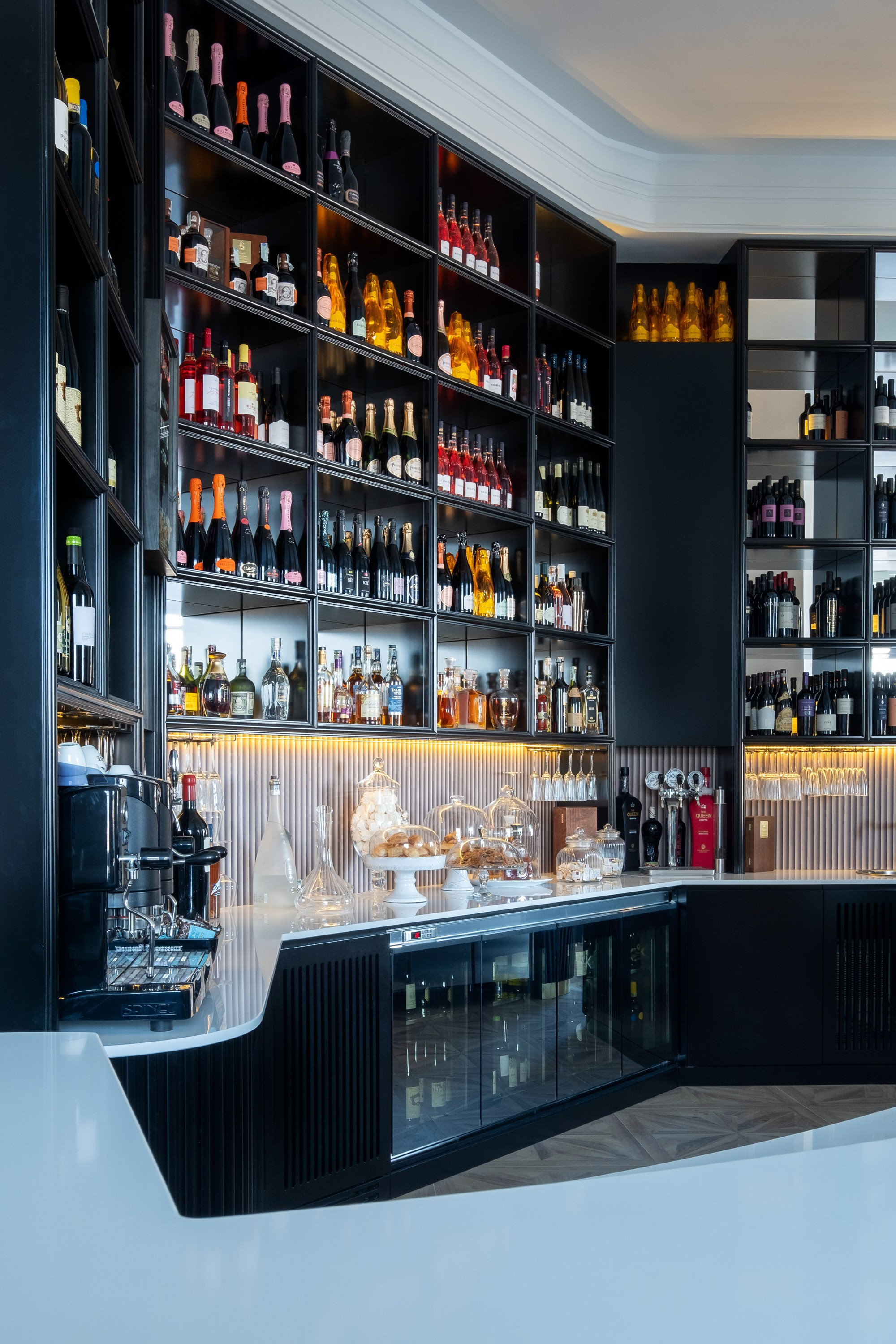 Bar restaurant in Bari (Apulia)