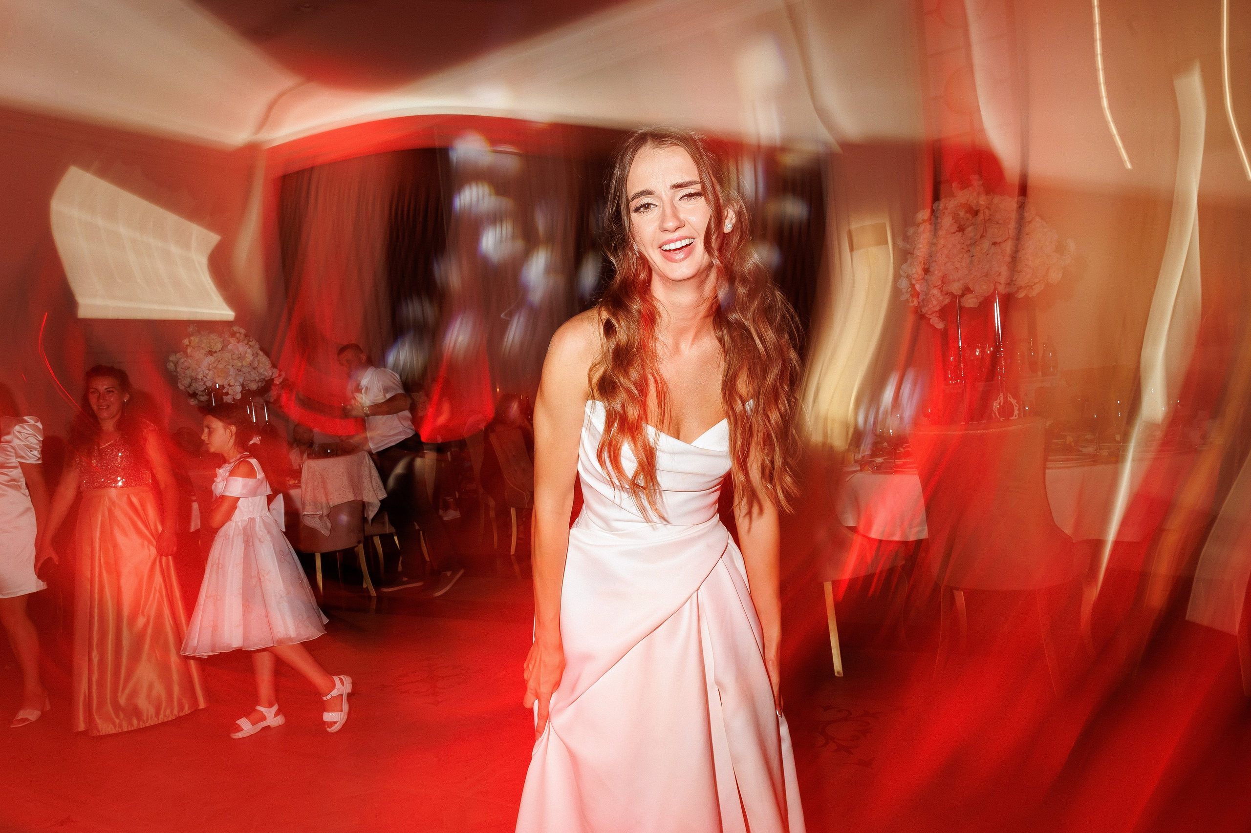 Eugen & Livia — Grand Elysee — Wedding Day. Servicii Foto și Video 067188353