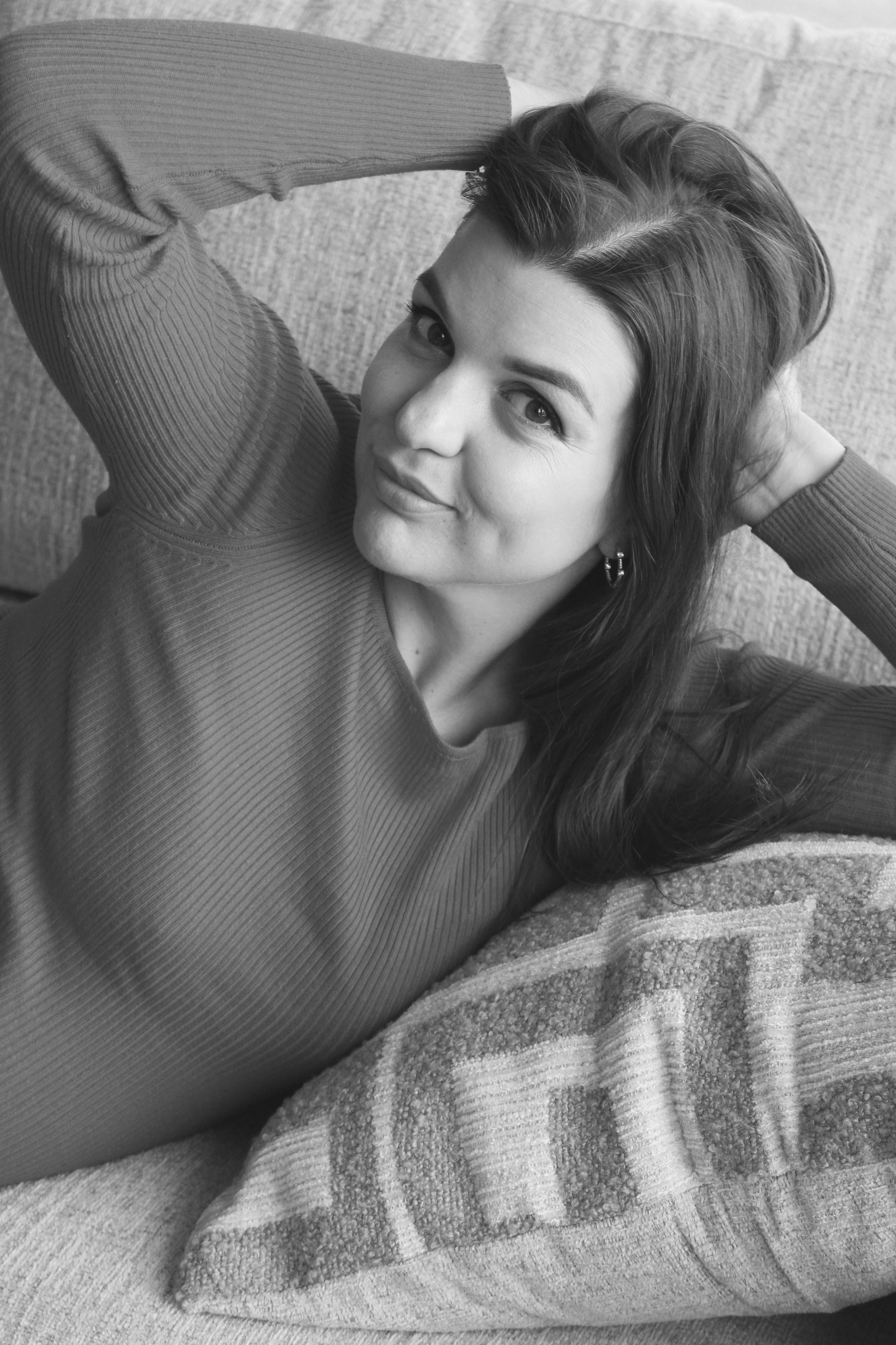 Maternity, Family & Pregnancy Photoshoot at Home. Lana Petrychenko — Portrait & Family Photographer. Valencia, Spain