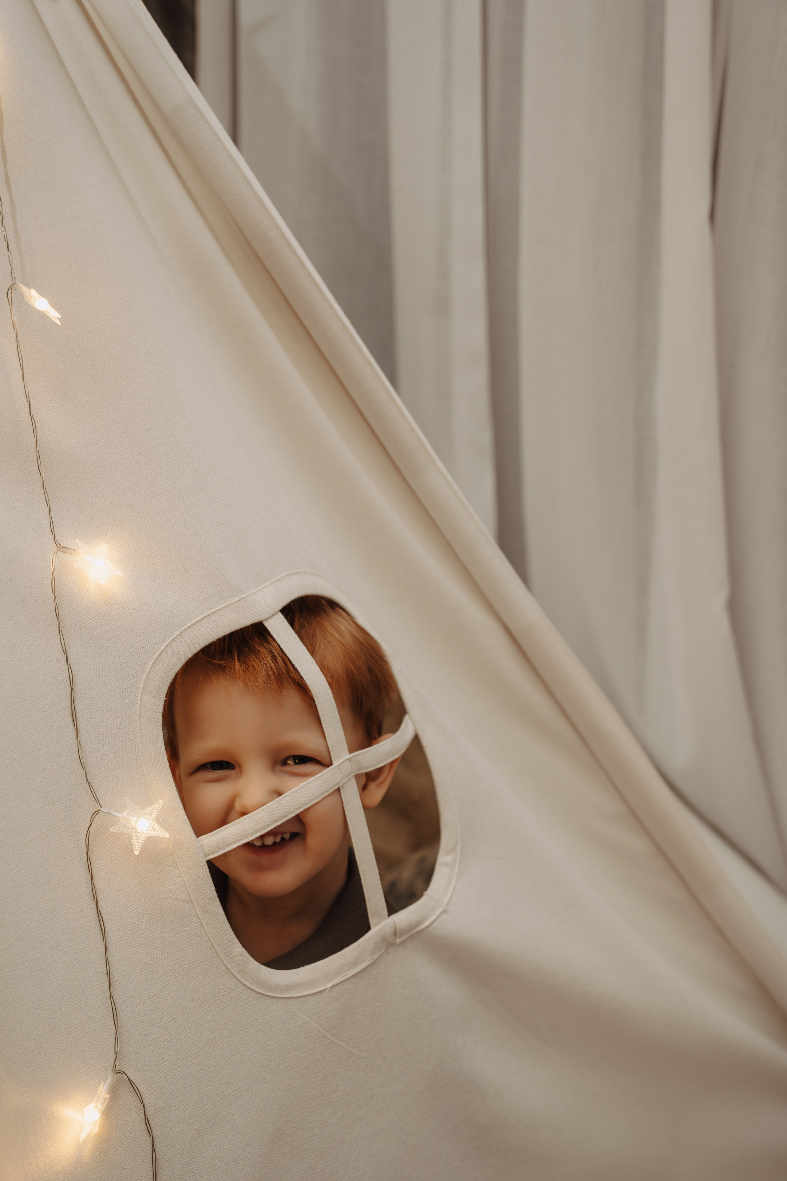 Семейная фотосессия в Батуми в квартире. Портретный и свадебный фотограф в Батуми Валерия Азаренко