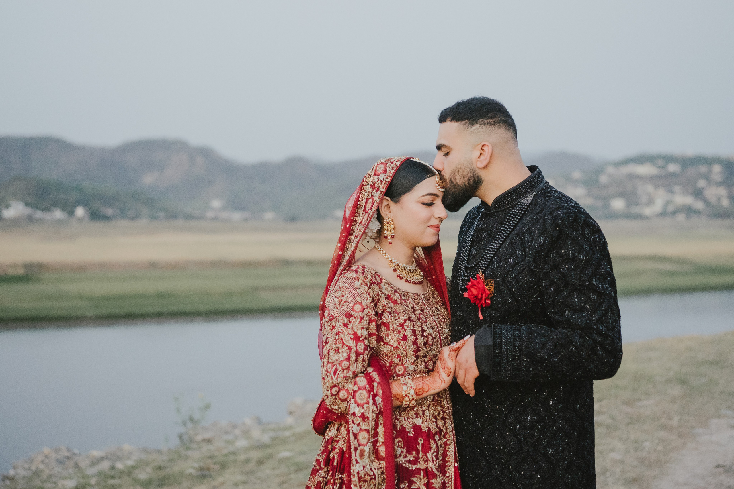 Couple shoot in the fields during sunset 