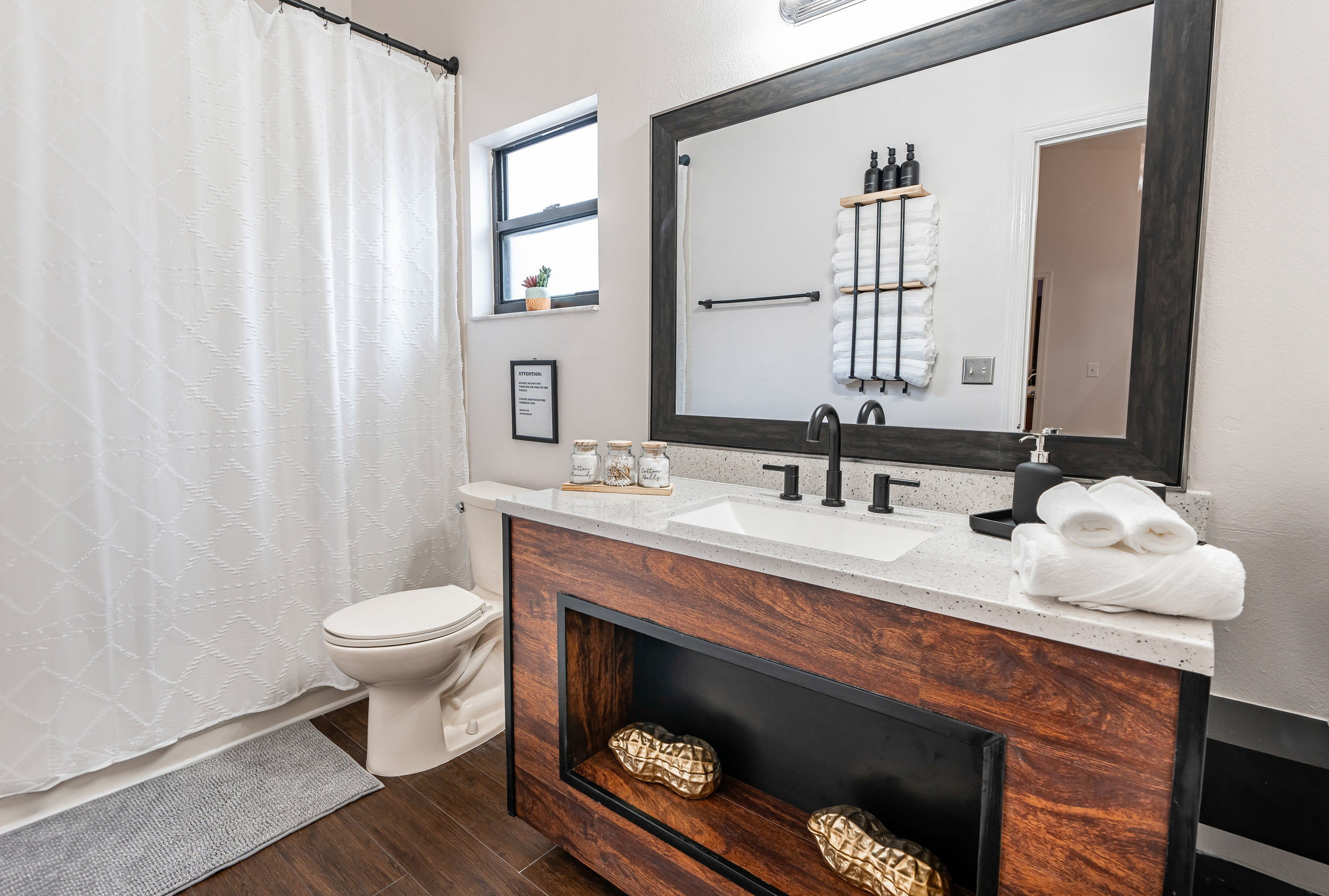 The house is for Rent AirBNB: https://ru.airbnb.com/rooms/1023445326769536774?_set_bev_on_new_domain=1702356155_MDFhNDI0ZDdjMDhj&source_impression_id=p3_1702356155_K3LTjNJeF83QUyI0