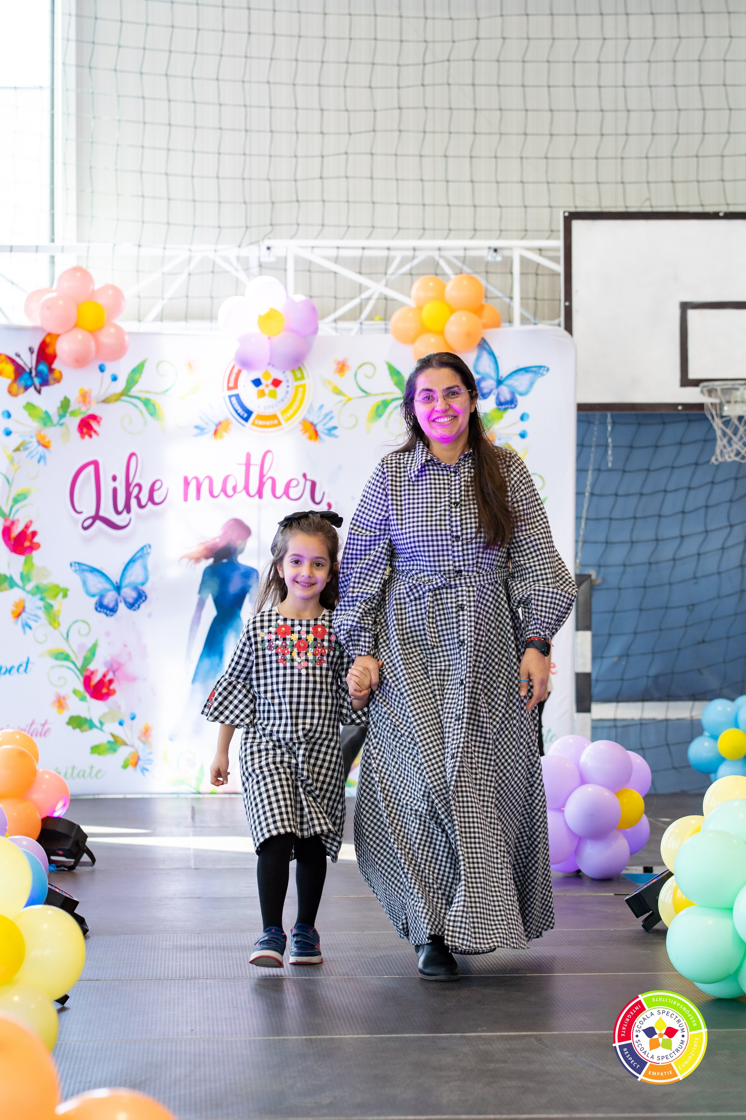 Spectrum “Like Mother, Like Child”. Adelinne — fotograf profesionist în Constanța pentru familii, bebeluși și evenimente