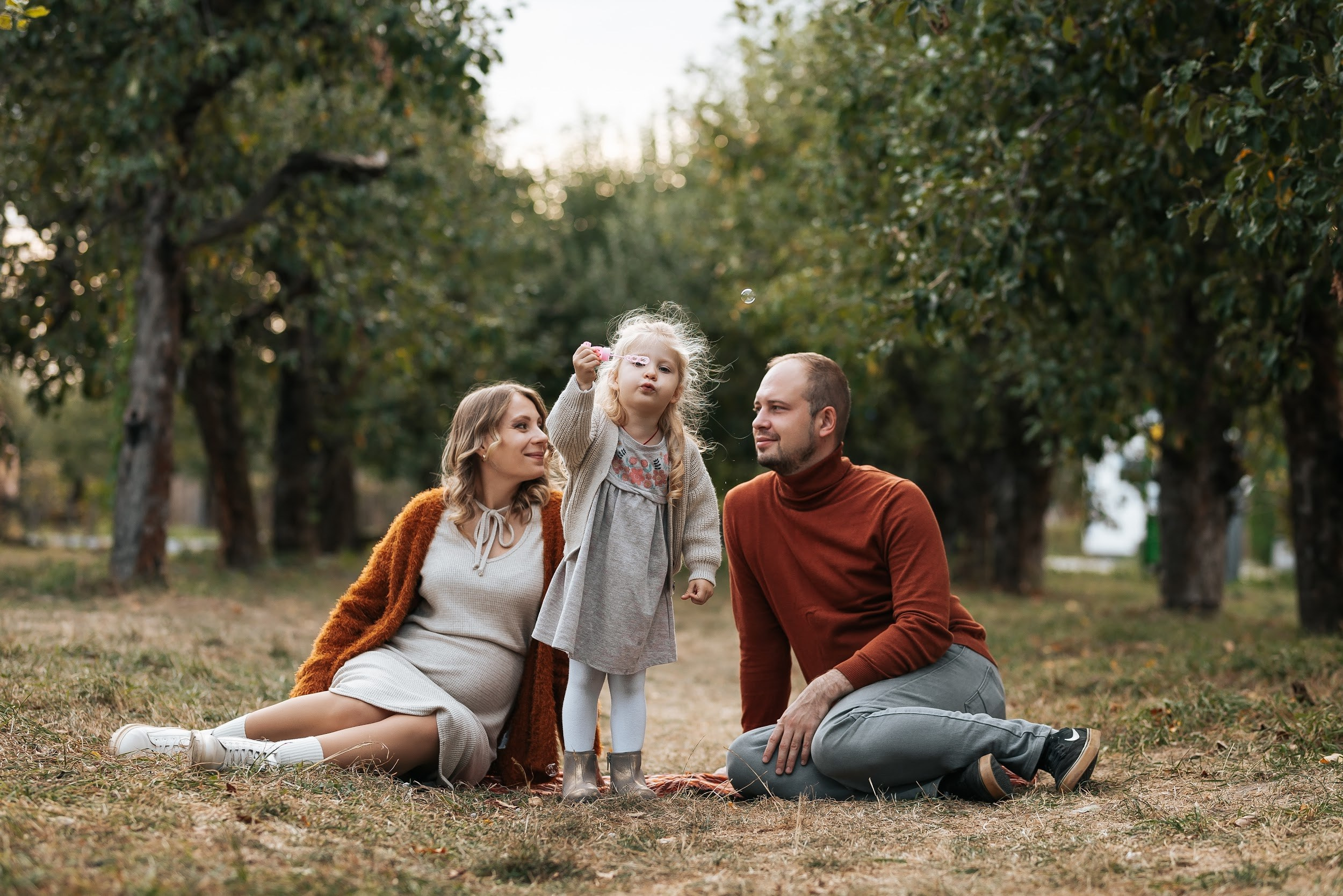 Apple orchard. Fotograf ślubny i rodzinny w Krakowie Yana Klymova