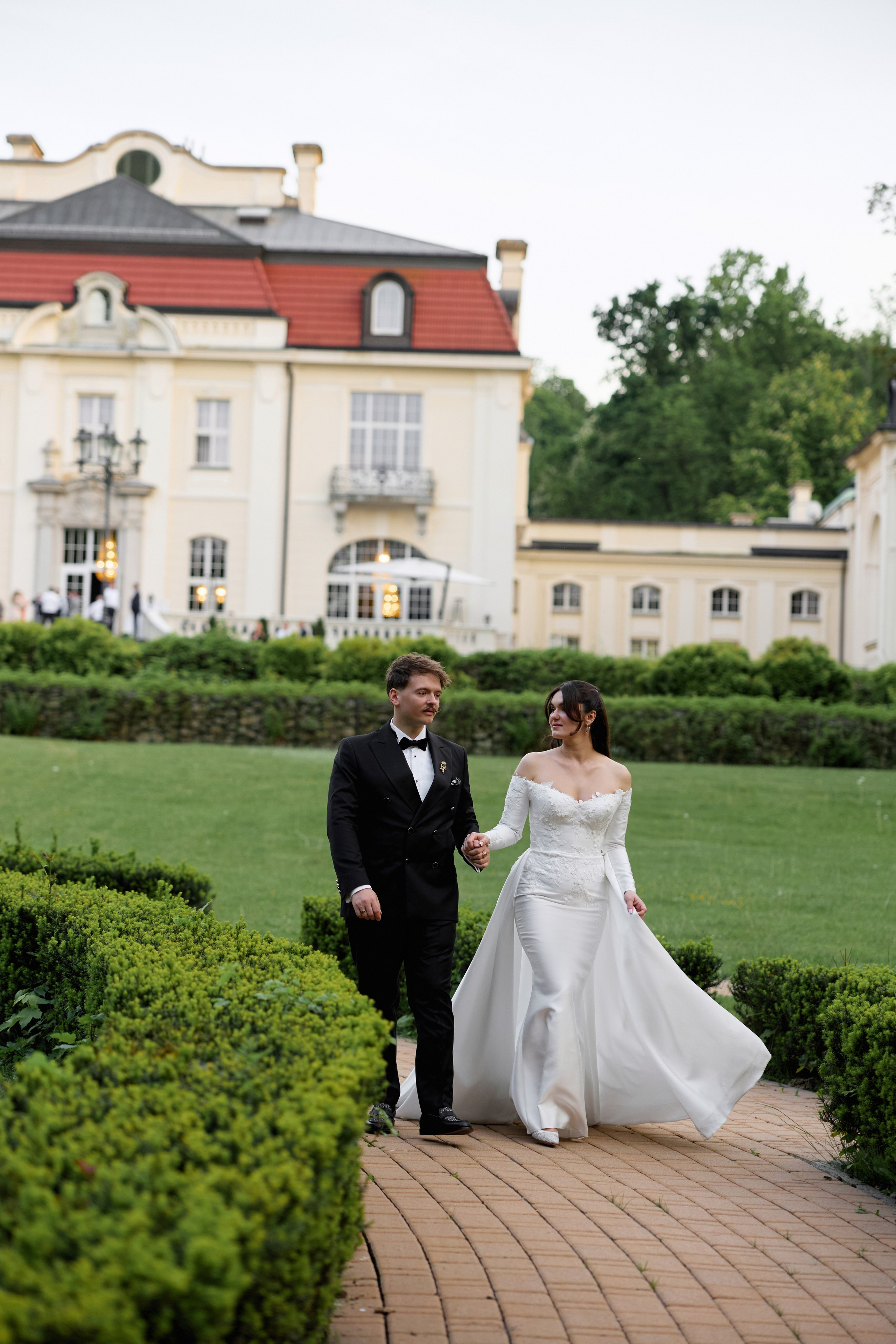 Wiktoria & Kacper. Pałac Goetz. Fotograf ślubny i rodzinny w Krakowie Yana Klymova