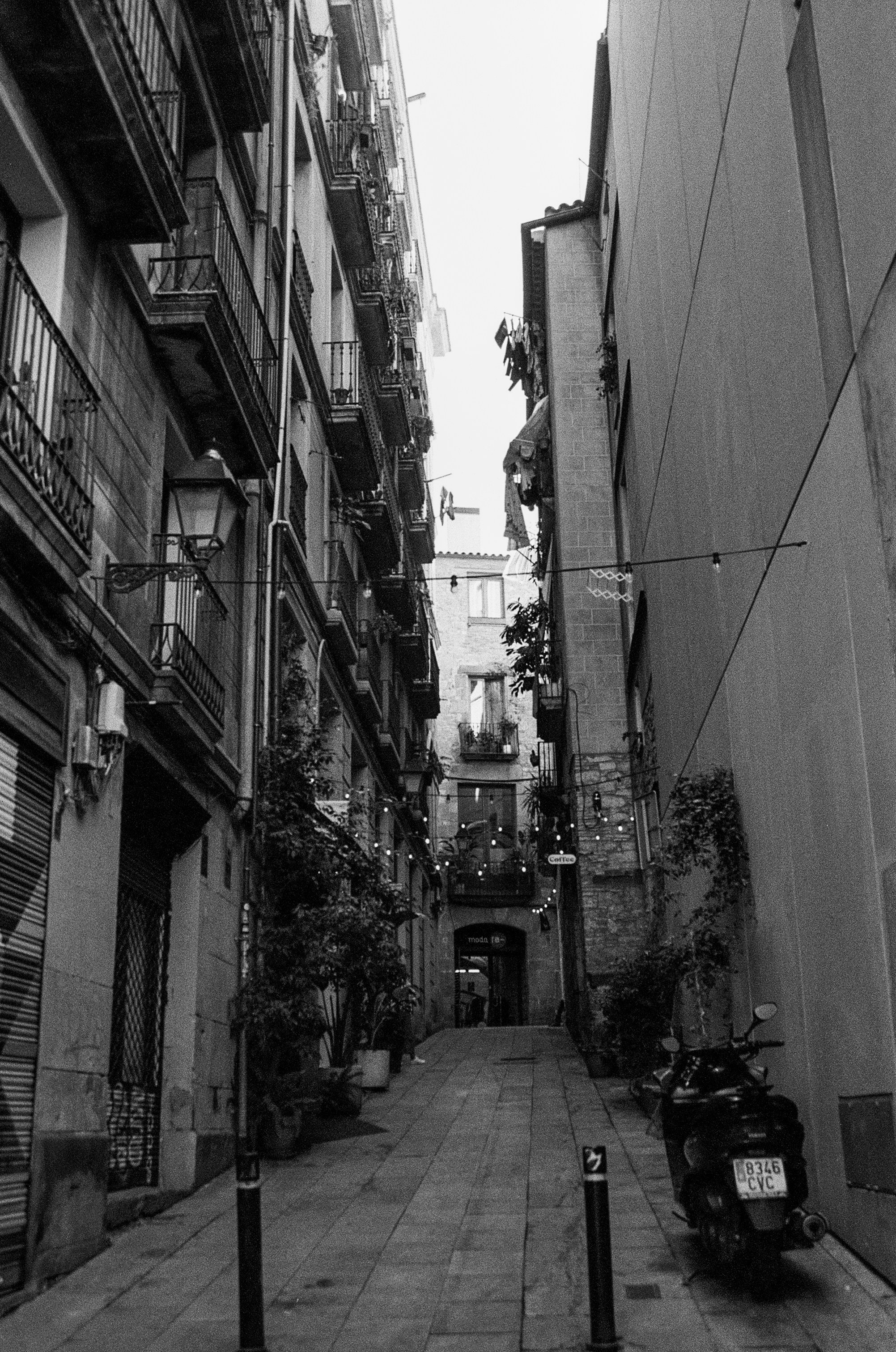 Barcelona — Light, Rhythm and Architecture. Wedding Stories — Professional Wedding Photography & Videography in Germany, Italy, Spain & all across Europe