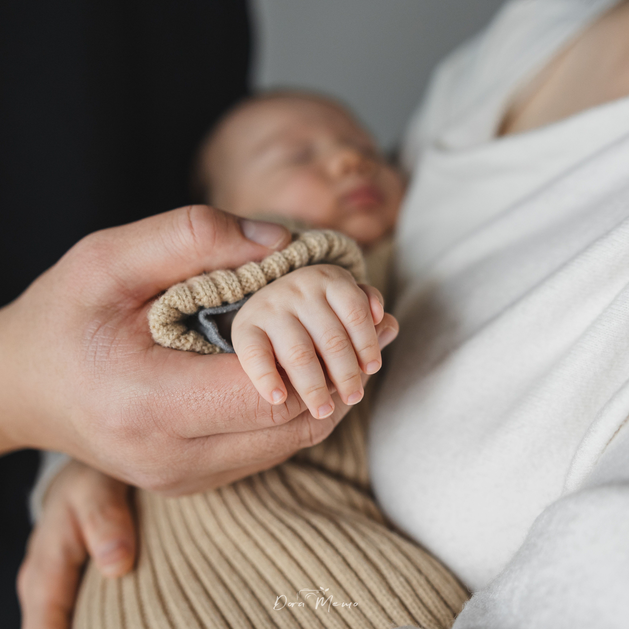 Shanghai Lifestyle Newborn Photography | Cozy At-Home Baby Session with Pets. Shanghai Family Photographer Dora