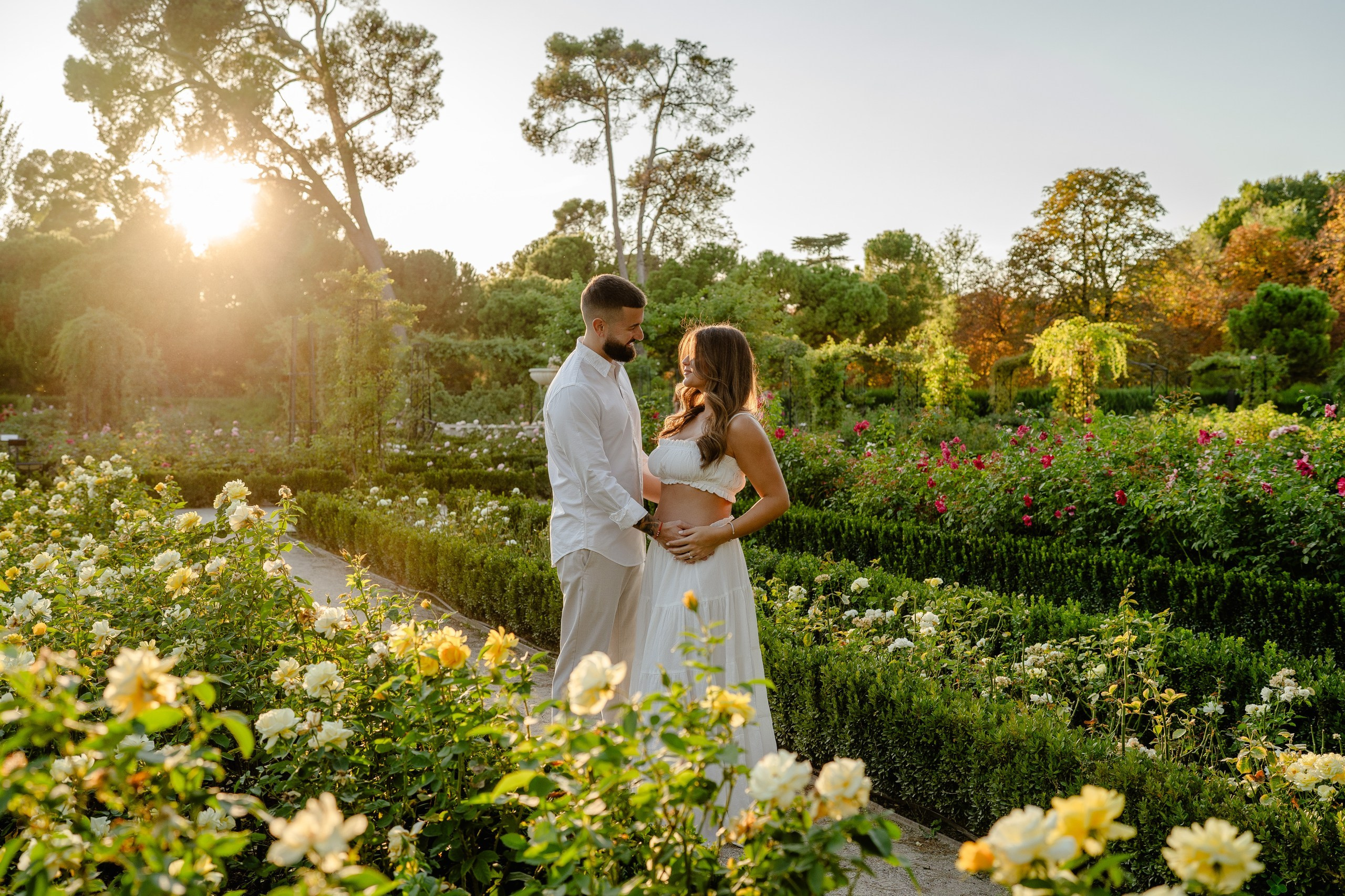 Maternity Photographer in Madrid | Retiro Park | Anya Petrova