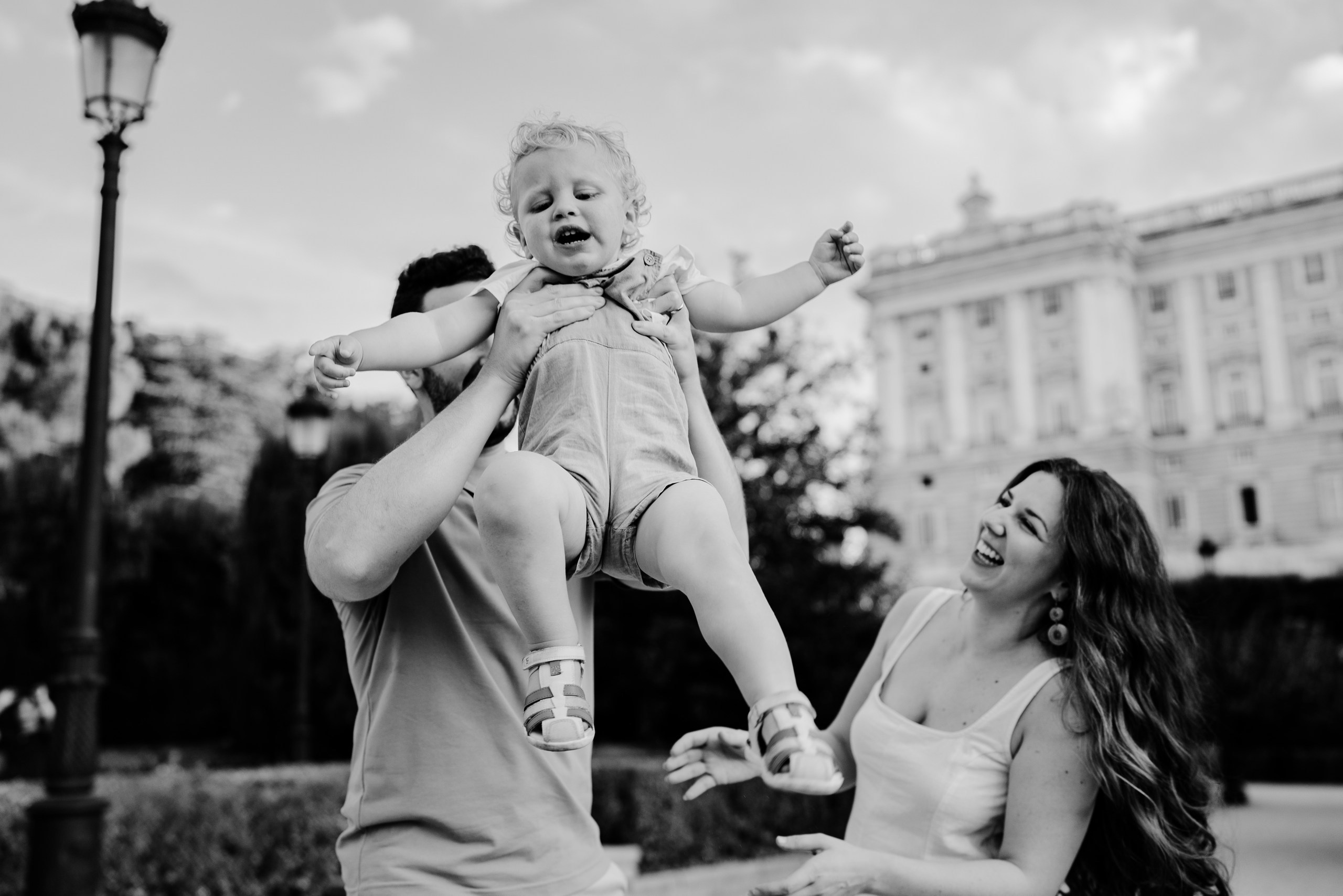 Family Photoshoot in Sabatini Gardens, Madrid