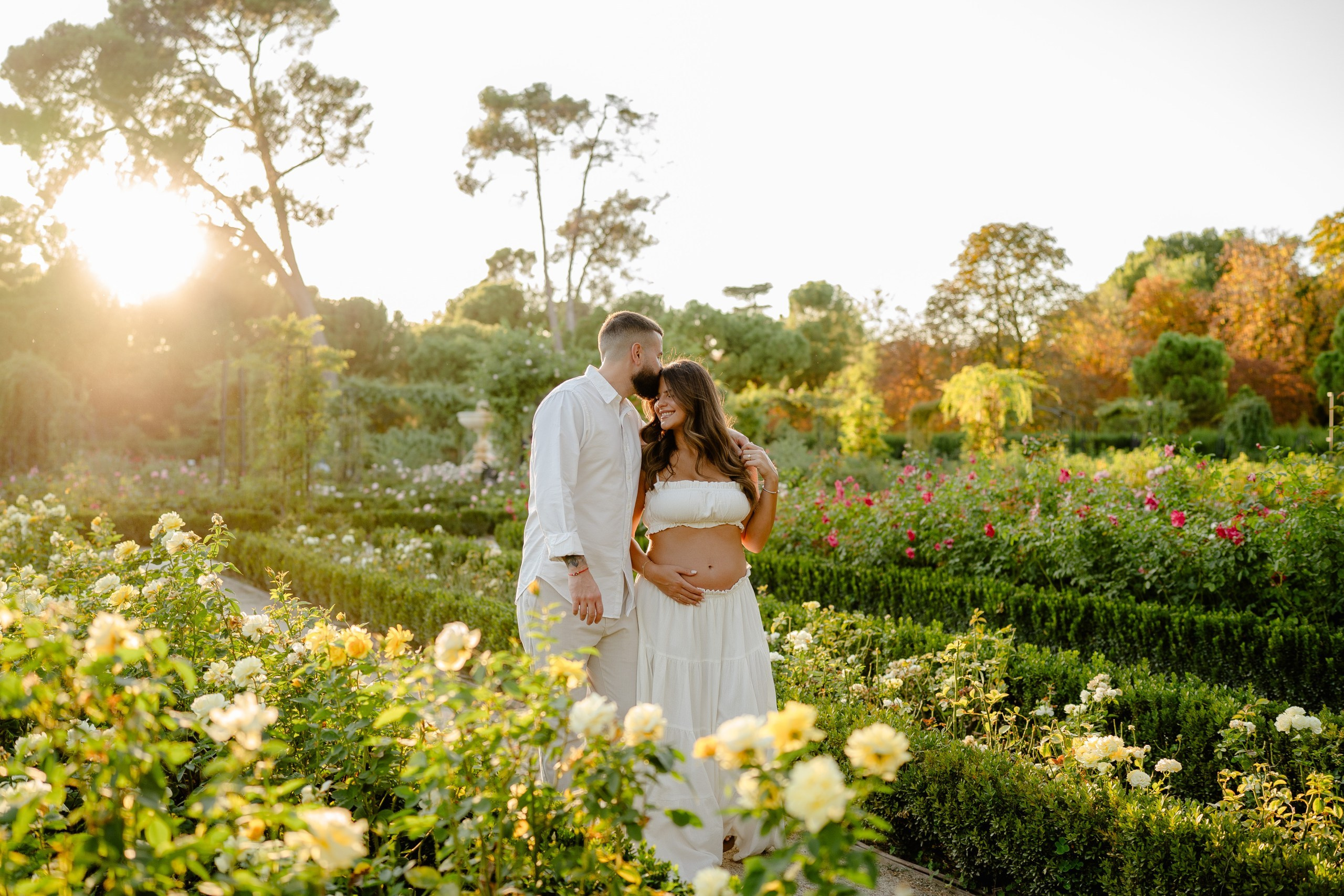 Maternity Photographer in Madrid | Retiro Park | Anya Petrova