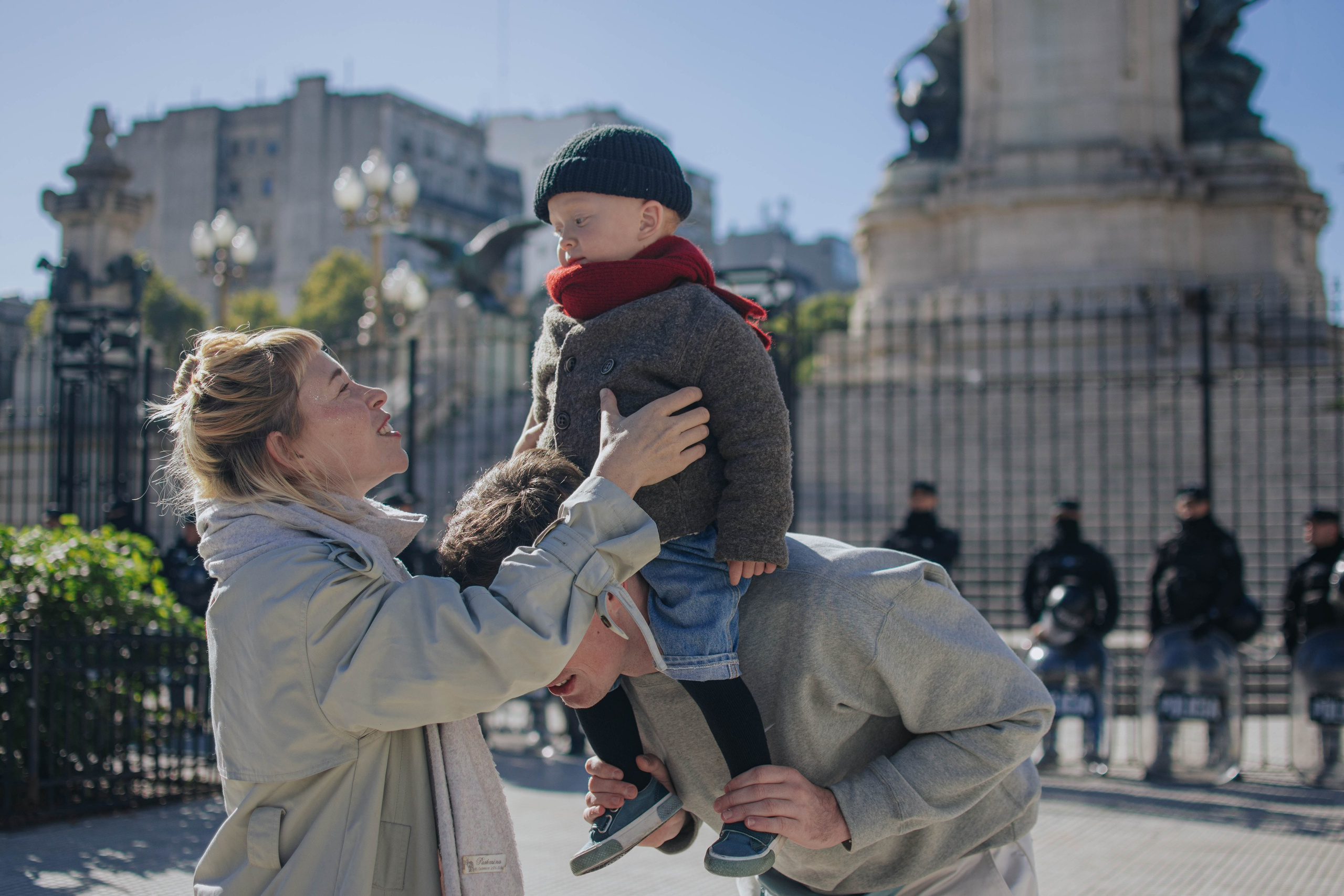 Family photo shoot. Buenos Aires. Photographer @elmirkami in the city of Buenos Aires