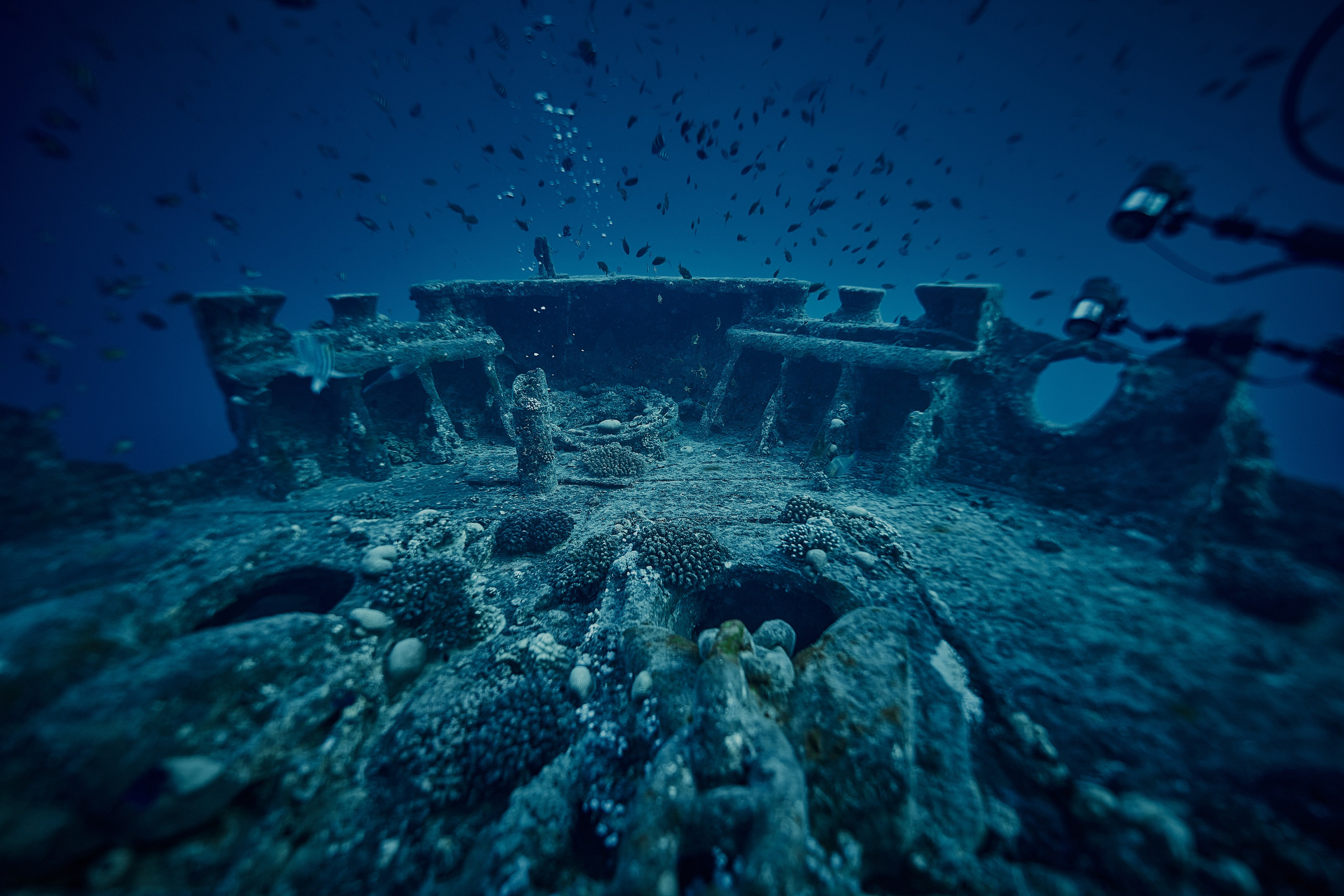 Underwater photographer Andriej Szypilow - photos of the mysterious SS Thistlegorm - sunken ship in the red sea