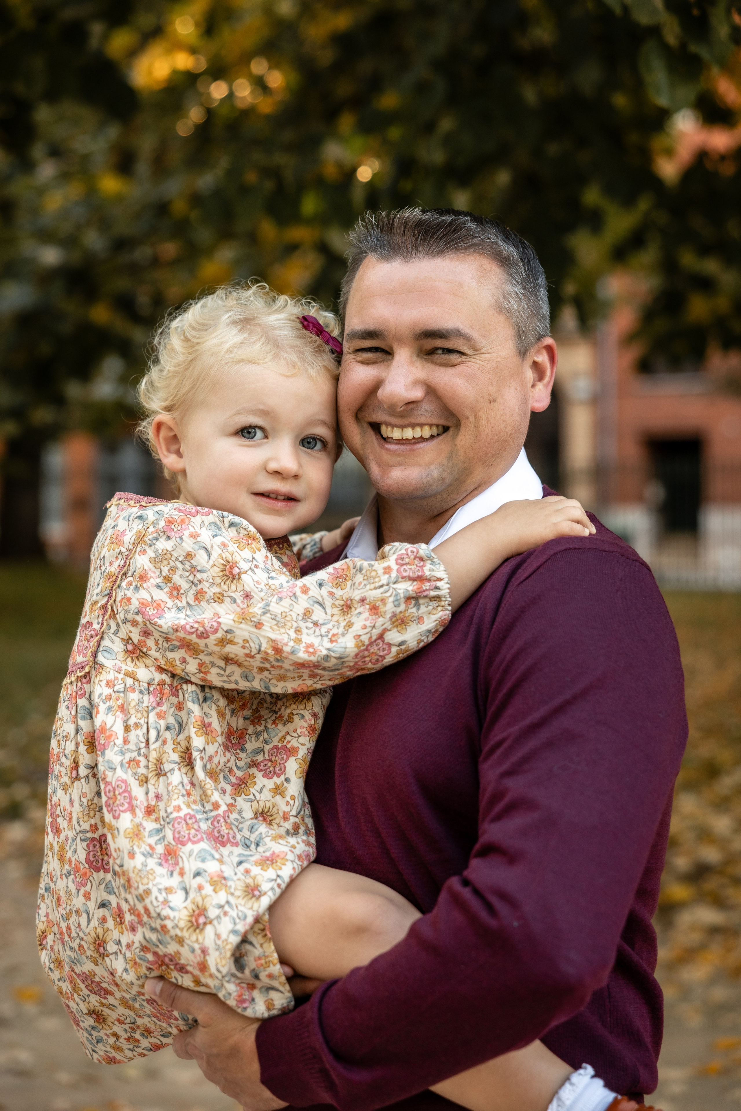 Autumn Family photoshoot in Toulouse. Jardin des Plantes. Eugénie Smirnova — your photographer in Toulouse and southwest France