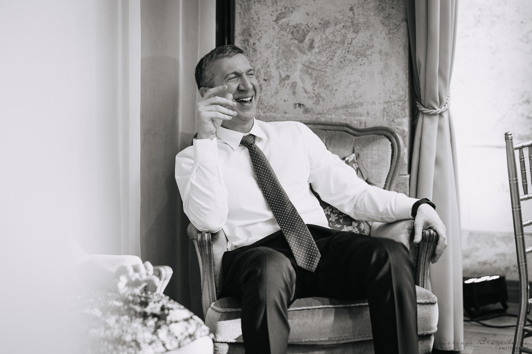 Vestuvinė fotosesija Kaune, Vienybės aikštėje, prie Lietuvos banko